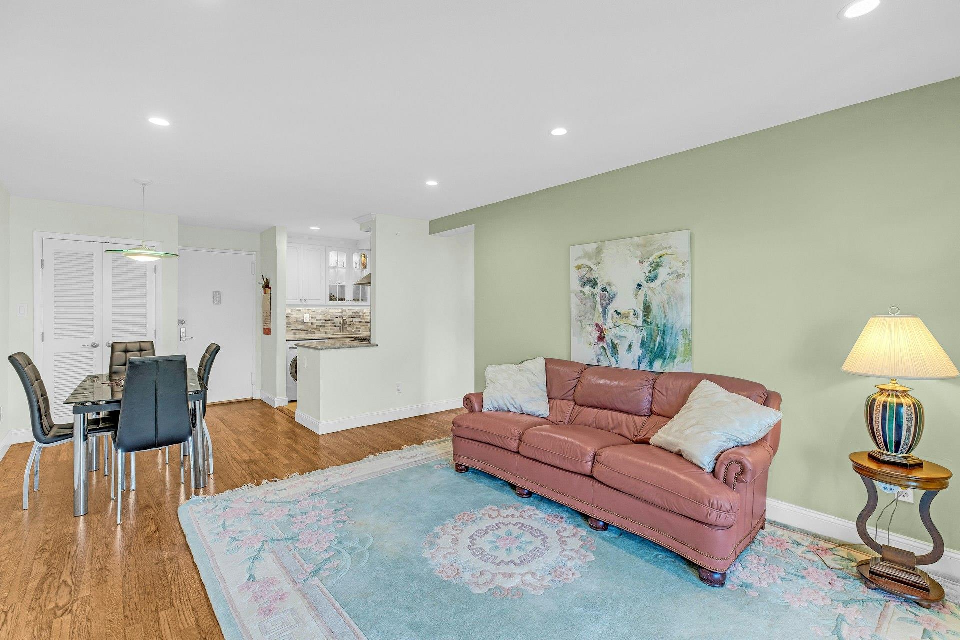 30 Barstow Road N # 3C, Great Neck, NY 11021