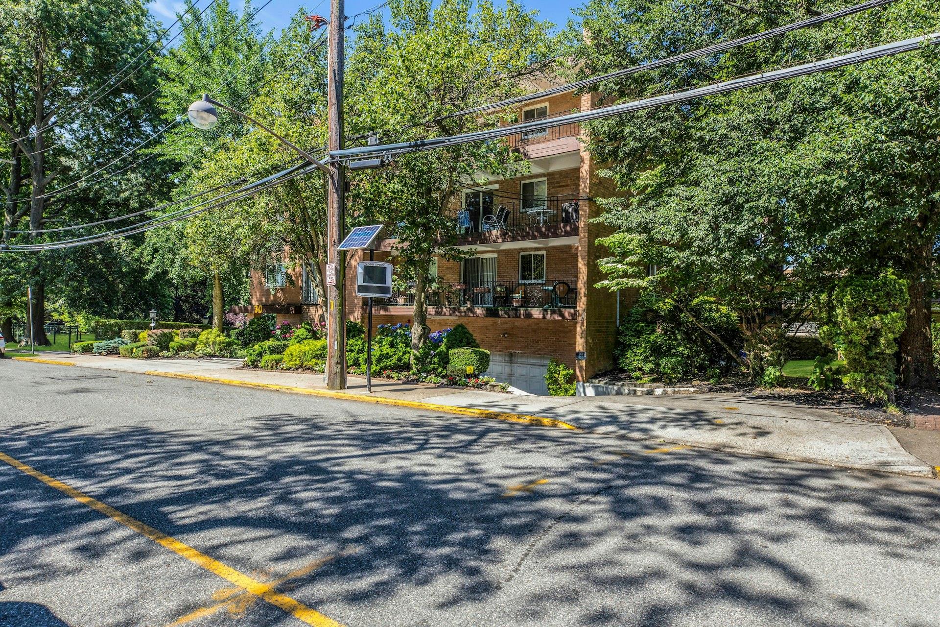 30 Barstow Road N # 3C, Great Neck, NY 11021