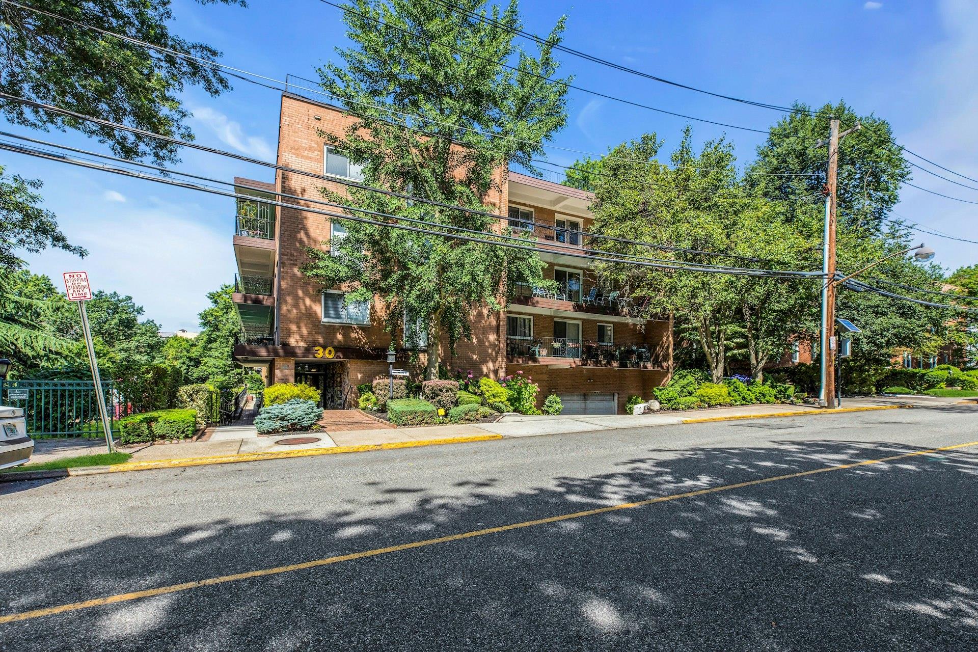 30 Barstow Road N # 3C, Great Neck, NY 11021