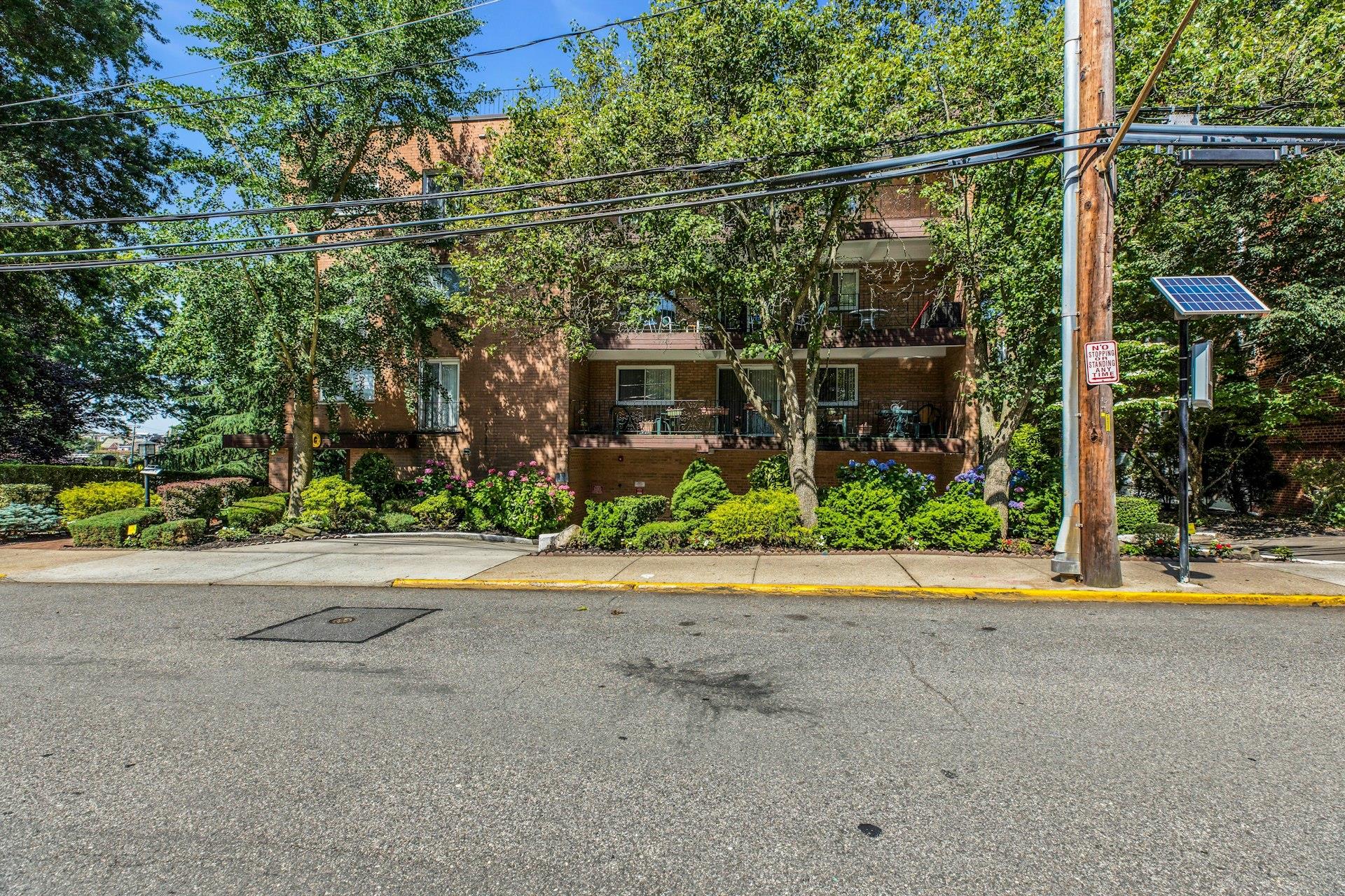30 Barstow Road N # 3C, Great Neck, NY 11021