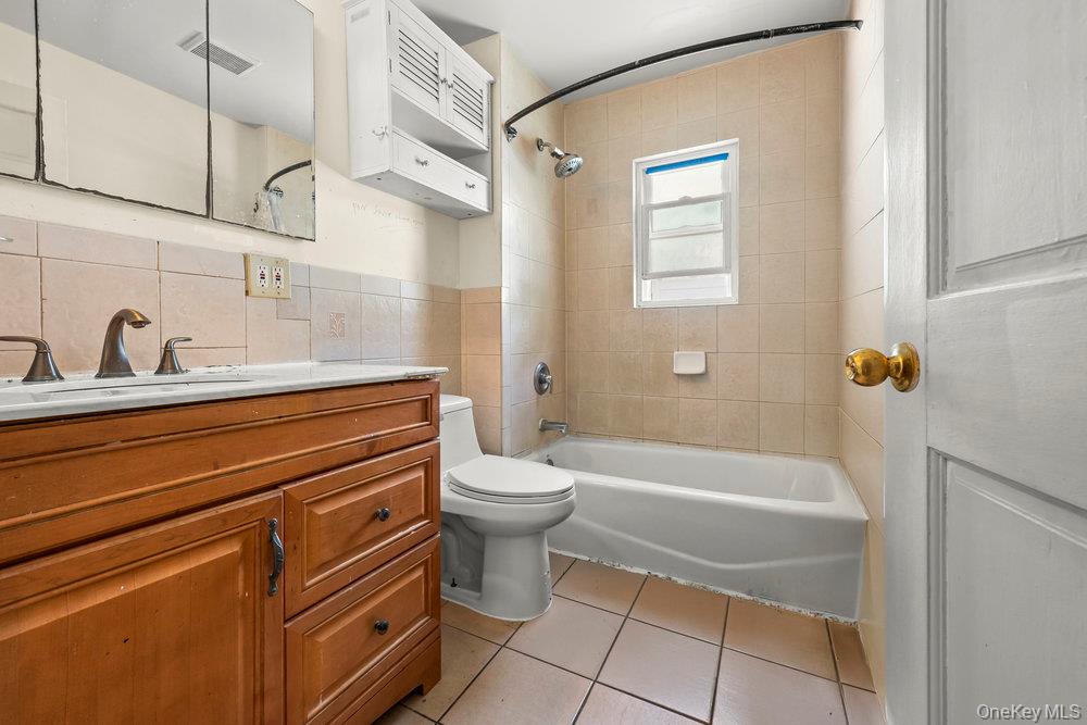 1314 College Point Blvd, College Point, NY 11356