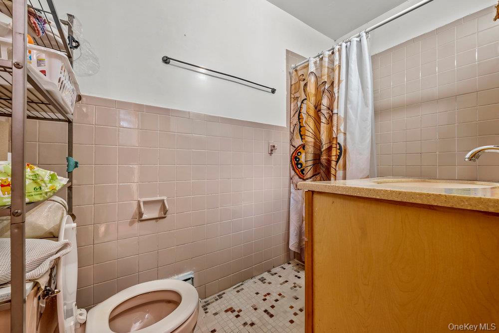 1314 College Point Blvd, College Point, NY 11356