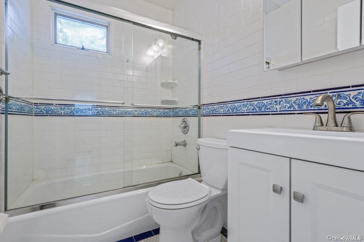 216 Raff Avenue, Mineola, NY 11501