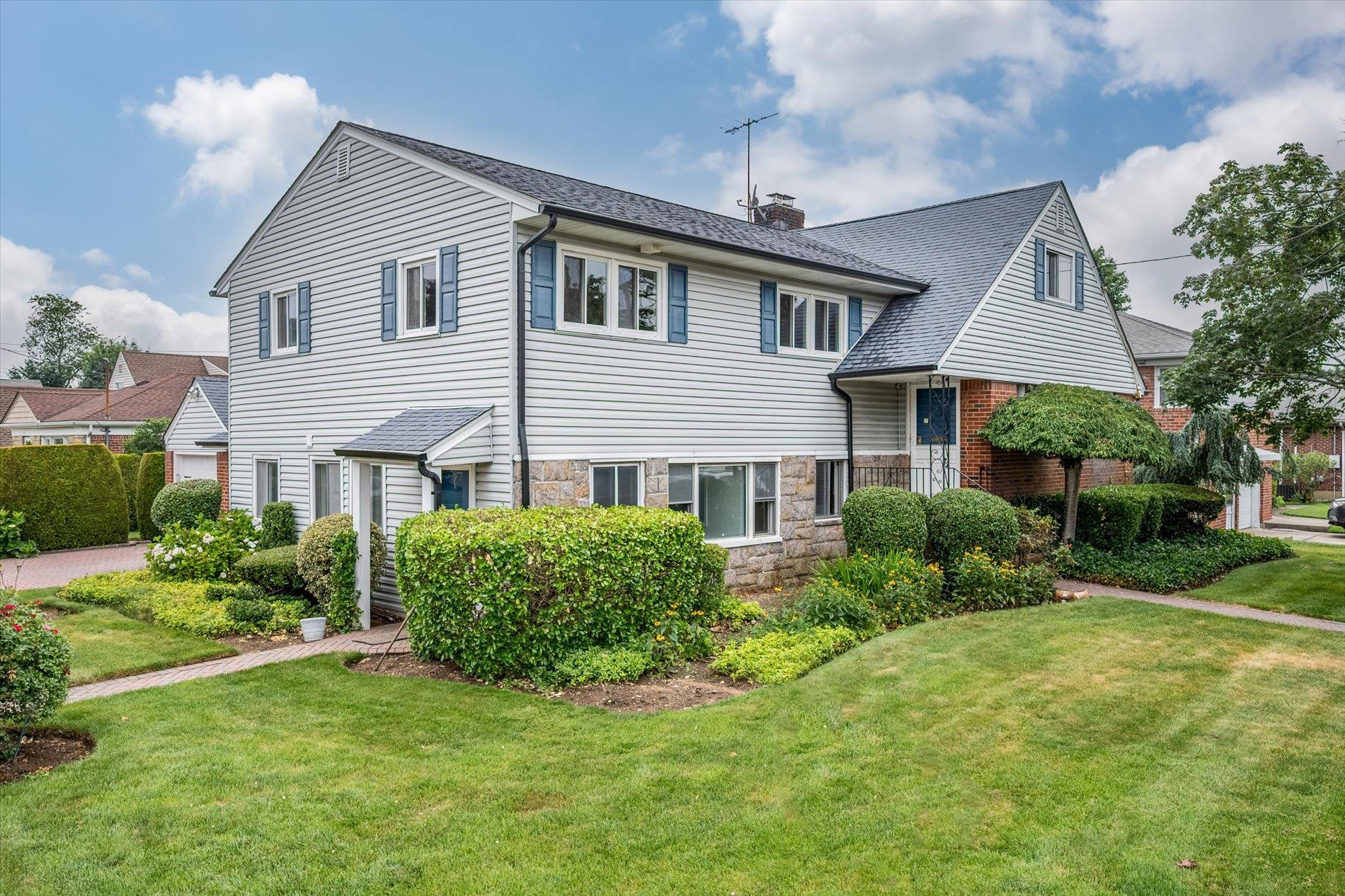 1901 New Hyde Park Road, New Hyde Park, NY 11040