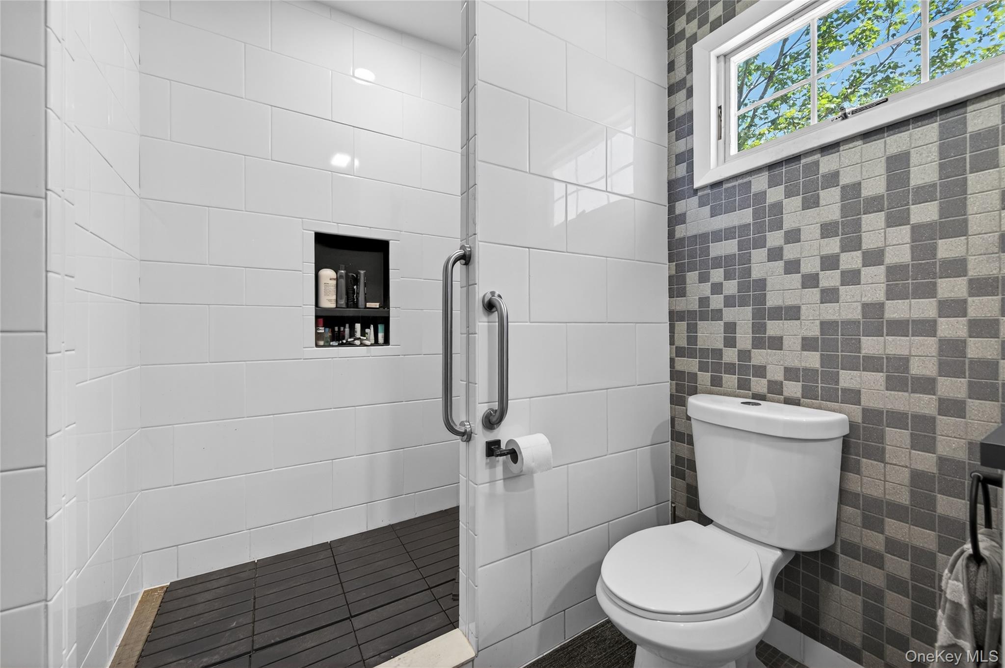 16 Broadway, Loch Sheldrake, NY 12759