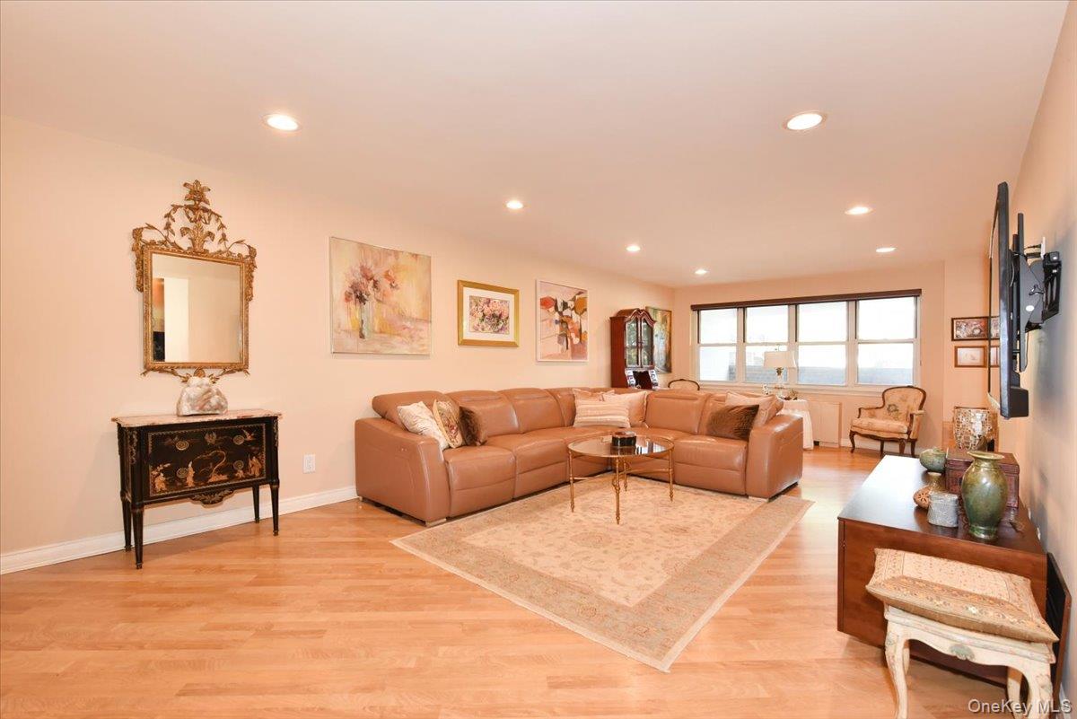 180 S Middle Neck Road # 1-Q, Great Neck, NY 11021