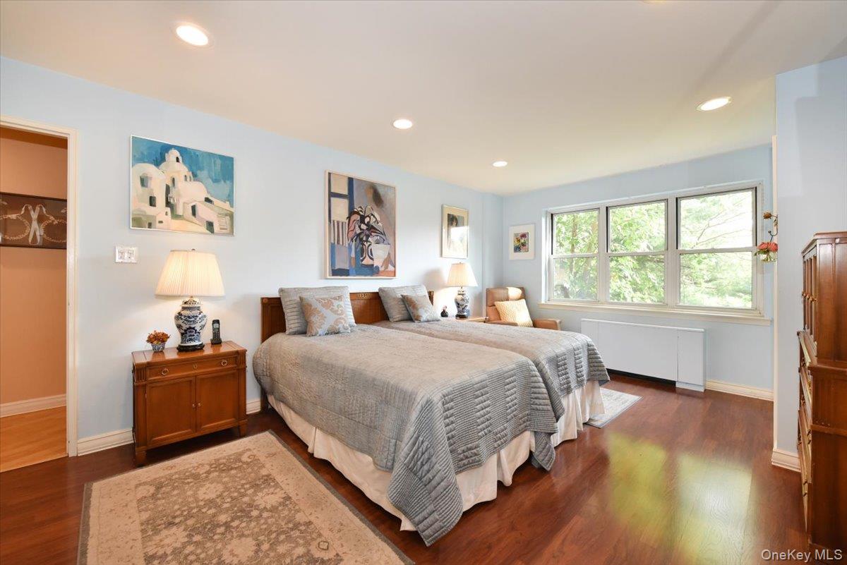 180 S Middle Neck Road # 1-Q, Great Neck, NY 11021