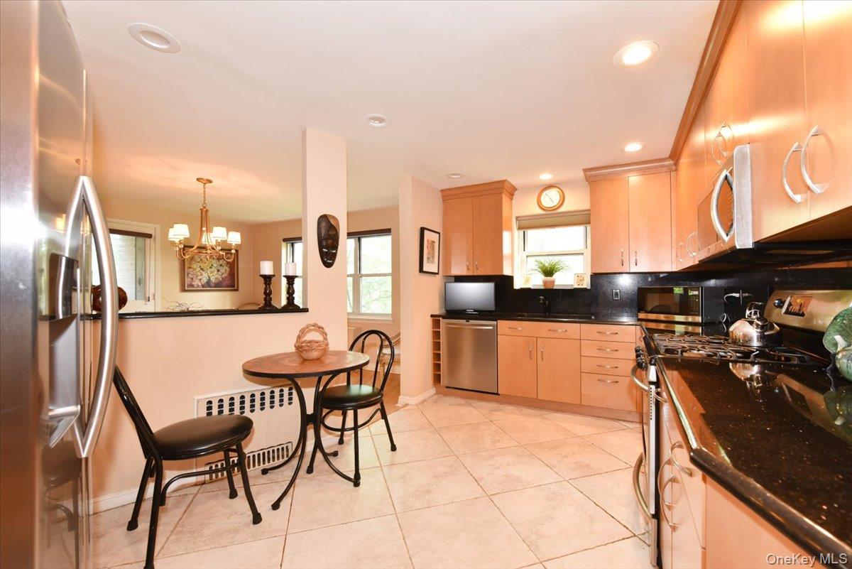 180 S Middle Neck Road # 1-Q, Great Neck, NY 11021