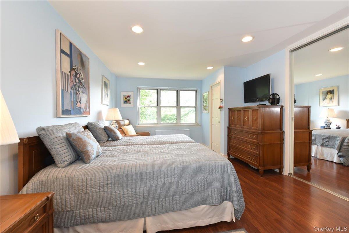 180 S Middle Neck Road # 1-Q, Great Neck, NY 11021