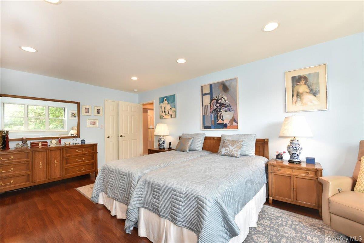 180 S Middle Neck Road # 1-Q, Great Neck, NY 11021