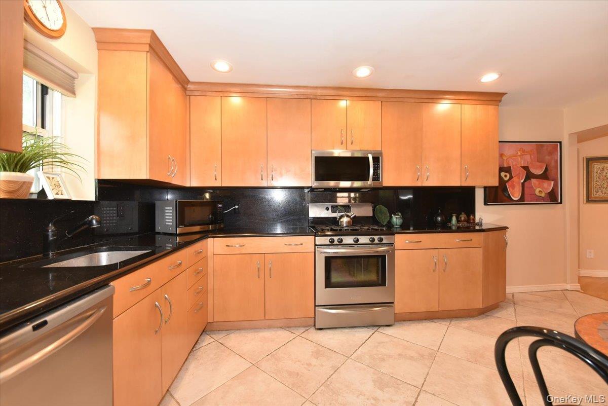 180 S Middle Neck Road # 1-Q, Great Neck, NY 11021