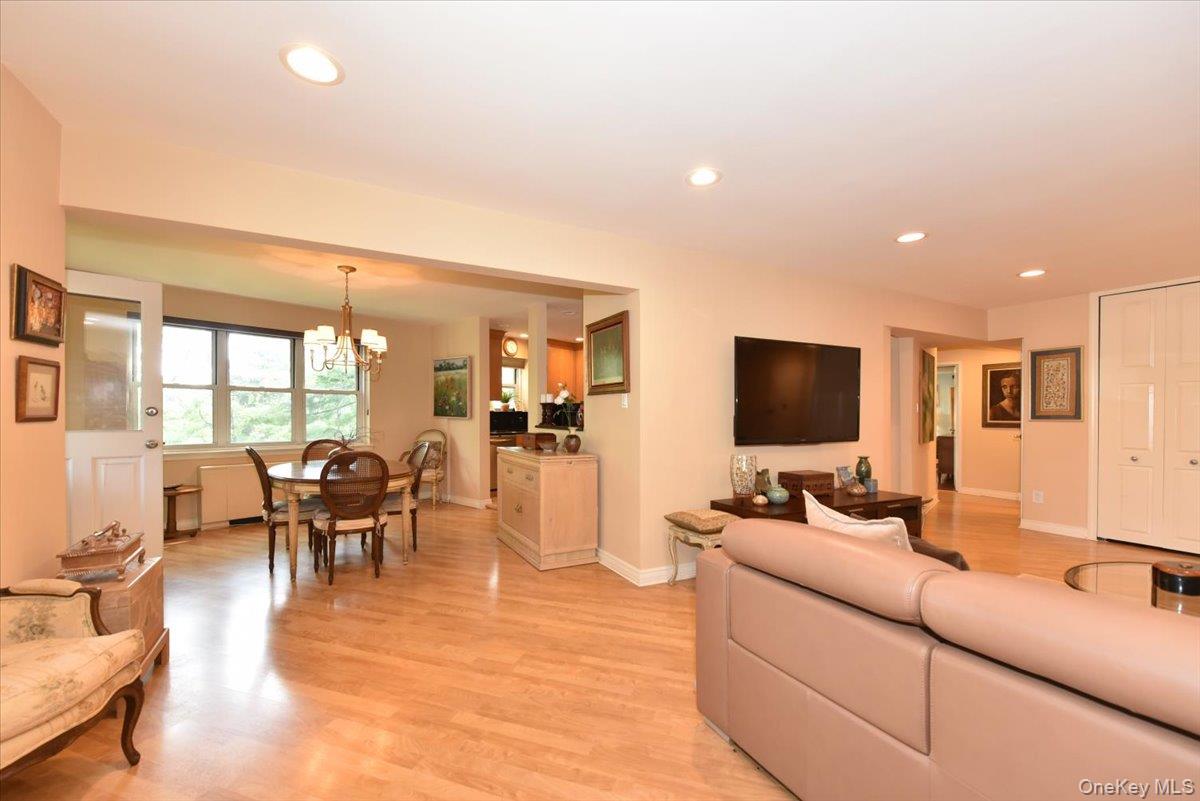 180 S Middle Neck Road # 1-Q, Great Neck, NY 11021