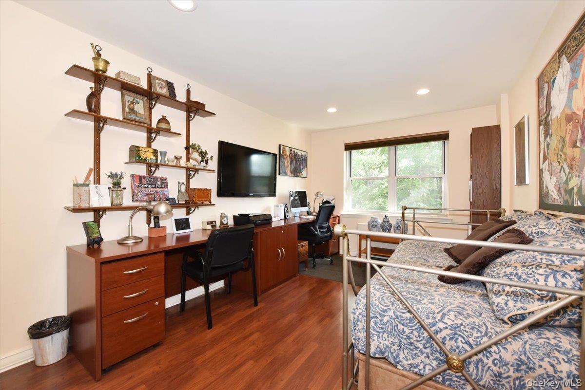 180 S Middle Neck Road # 1-Q, Great Neck, NY 11021