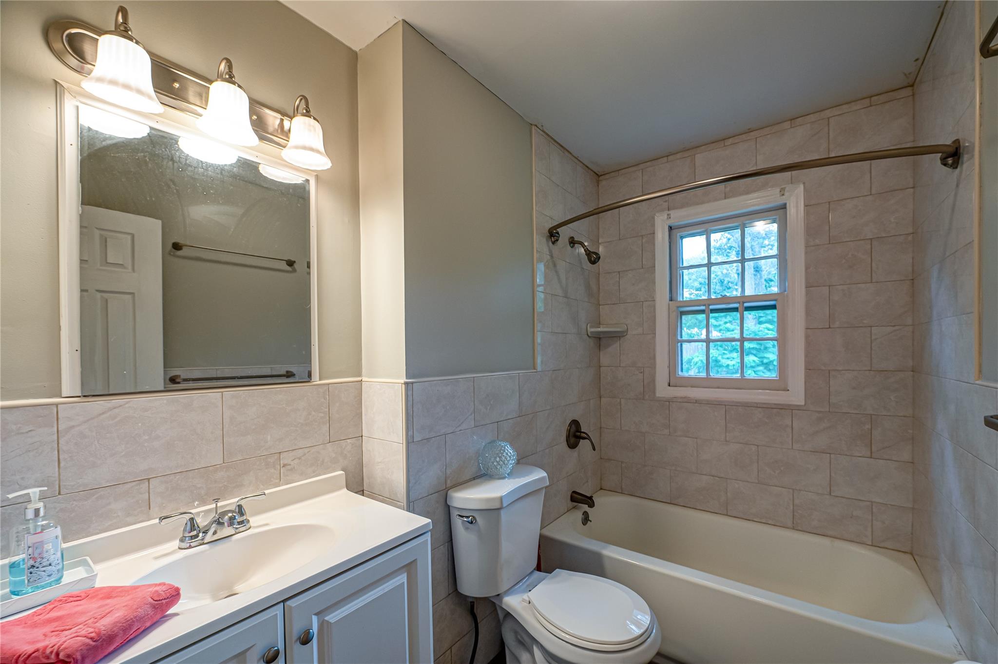 10 Valentine Road, Shoreham, NY 11786