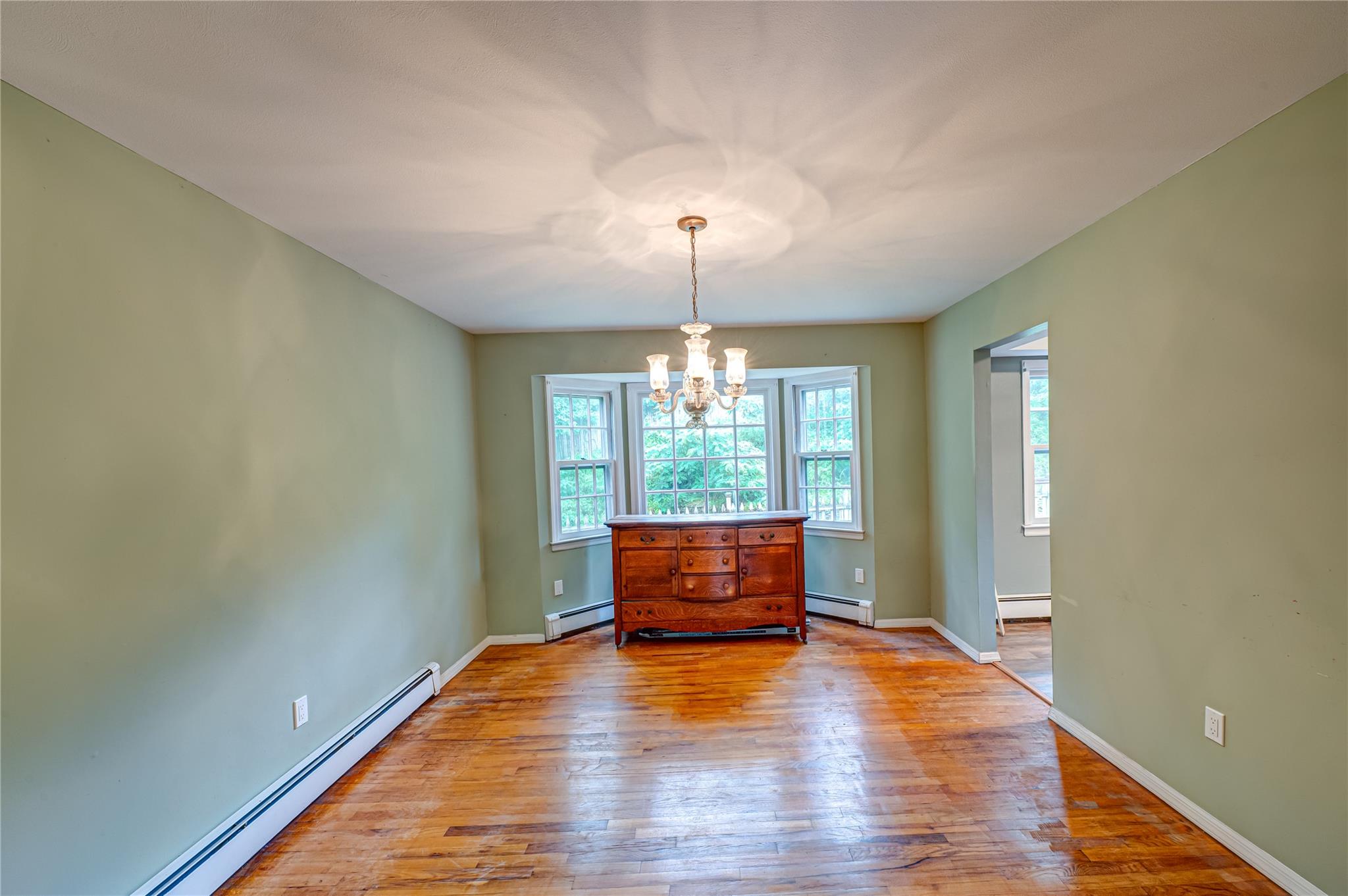 10 Valentine Road, Shoreham, NY 11786