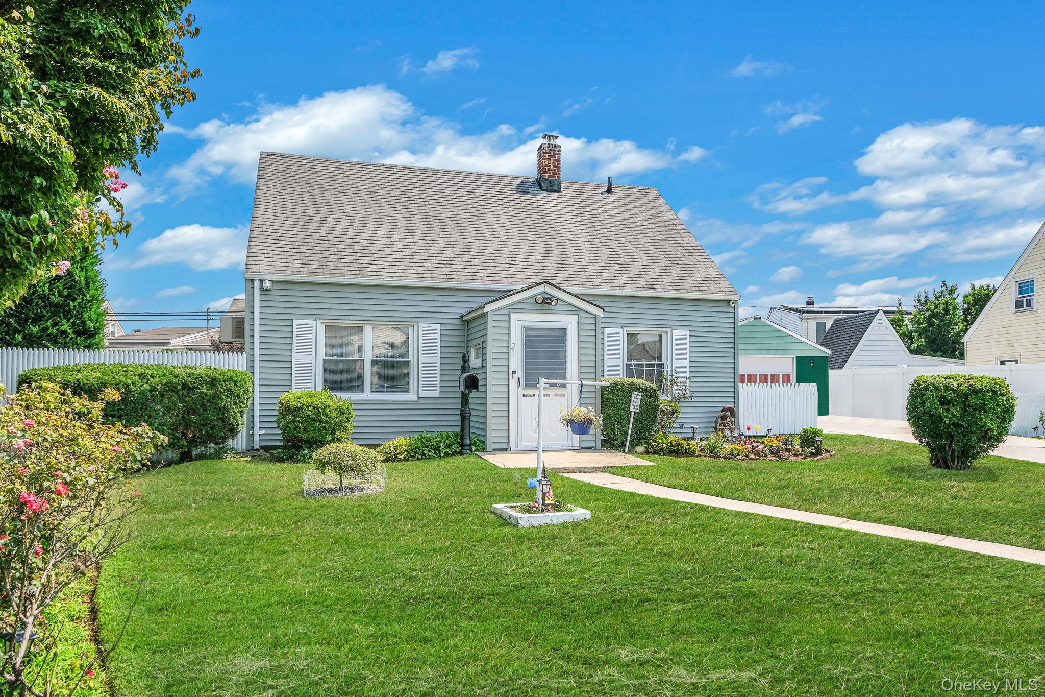 21 Anchor Lane, Levittown, NY 11756