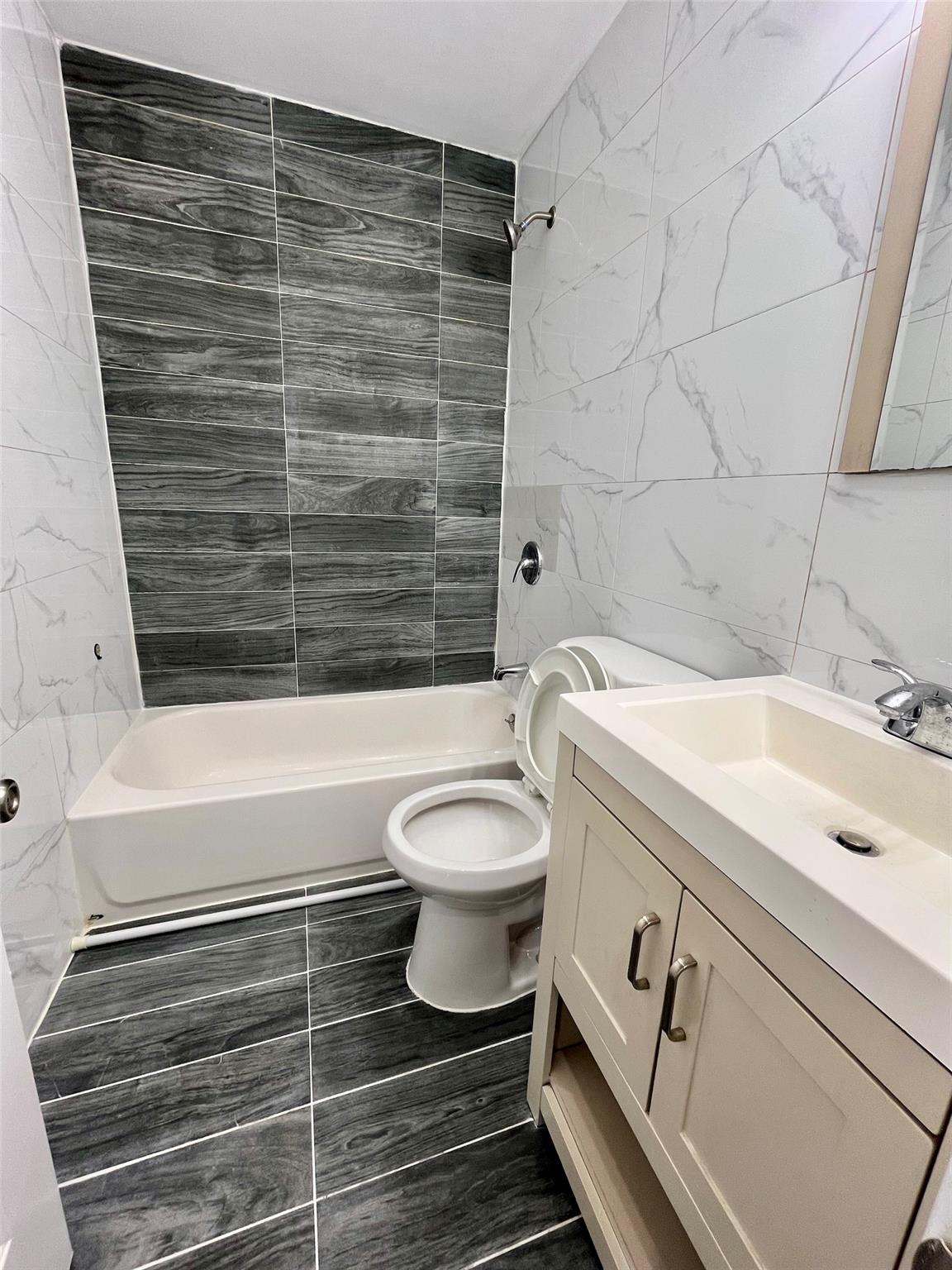 819 Hollywood Avenue, Bronx, NY 10465