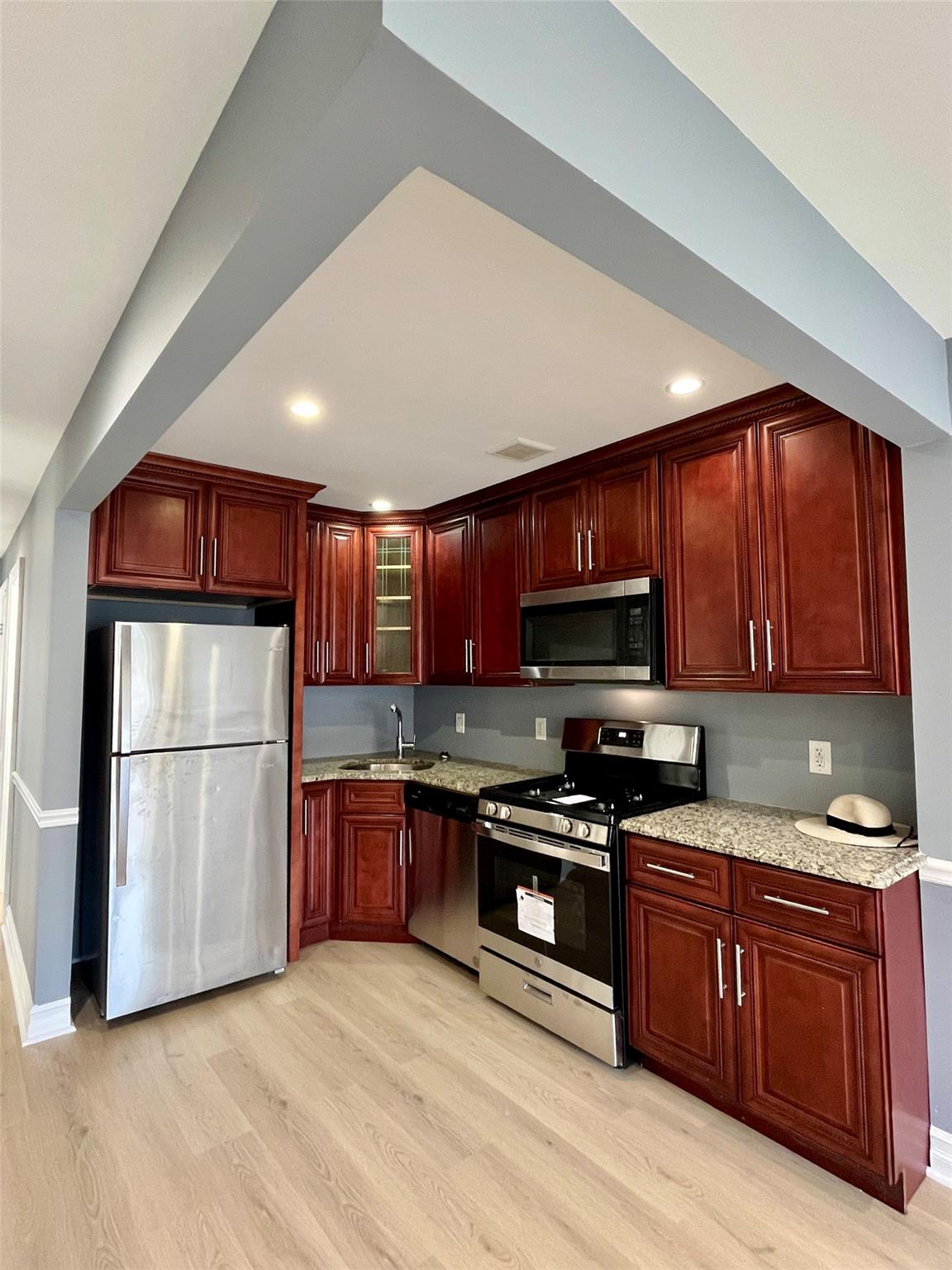 819 Hollywood Avenue, Bronx, NY 10465