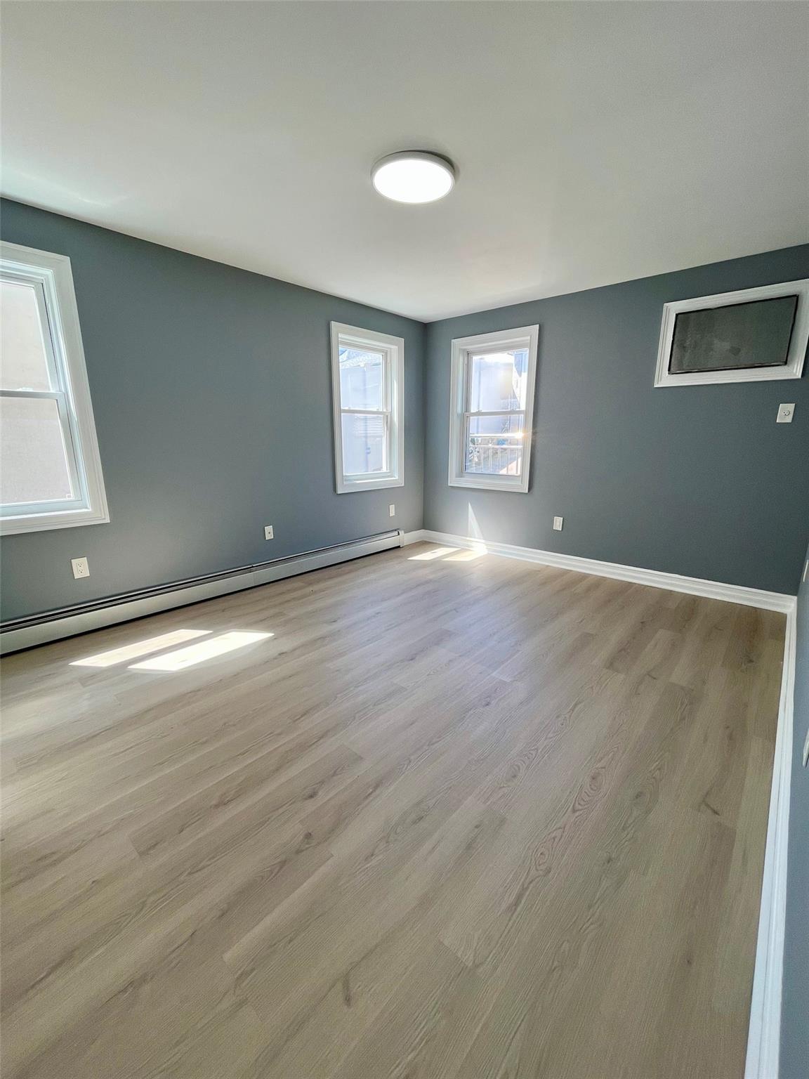 819 Hollywood Avenue, Bronx, NY 10465