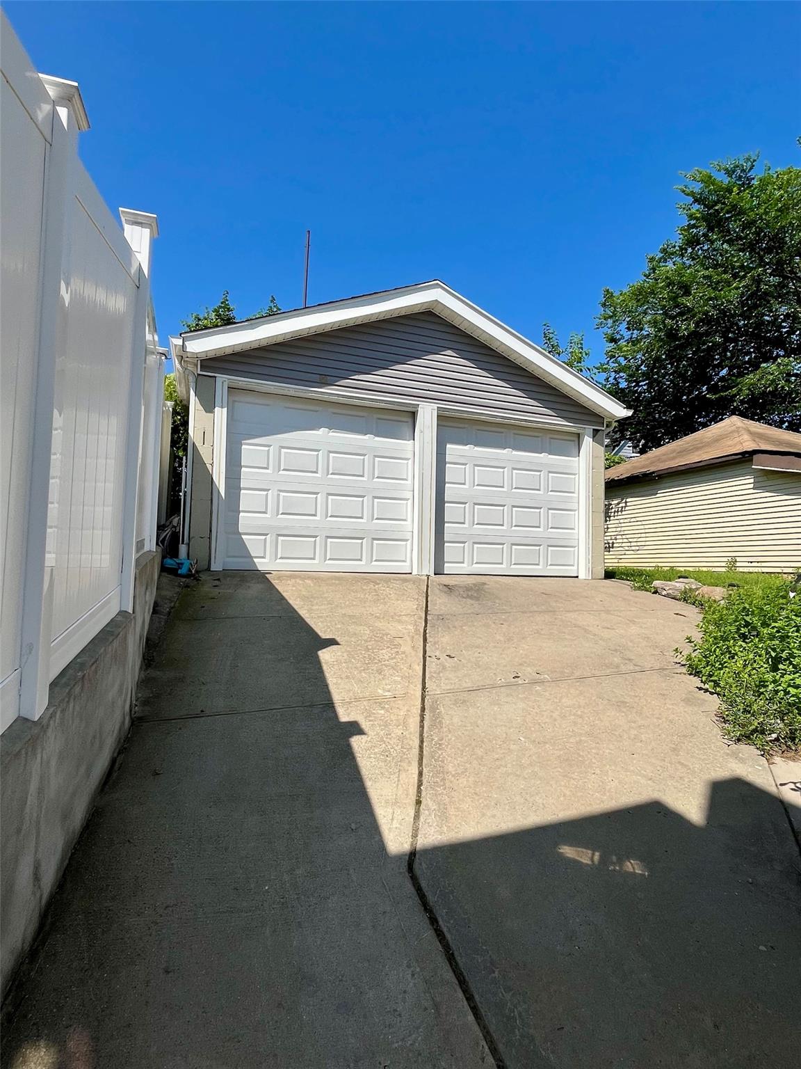 819 Hollywood Avenue, Bronx, NY 10465