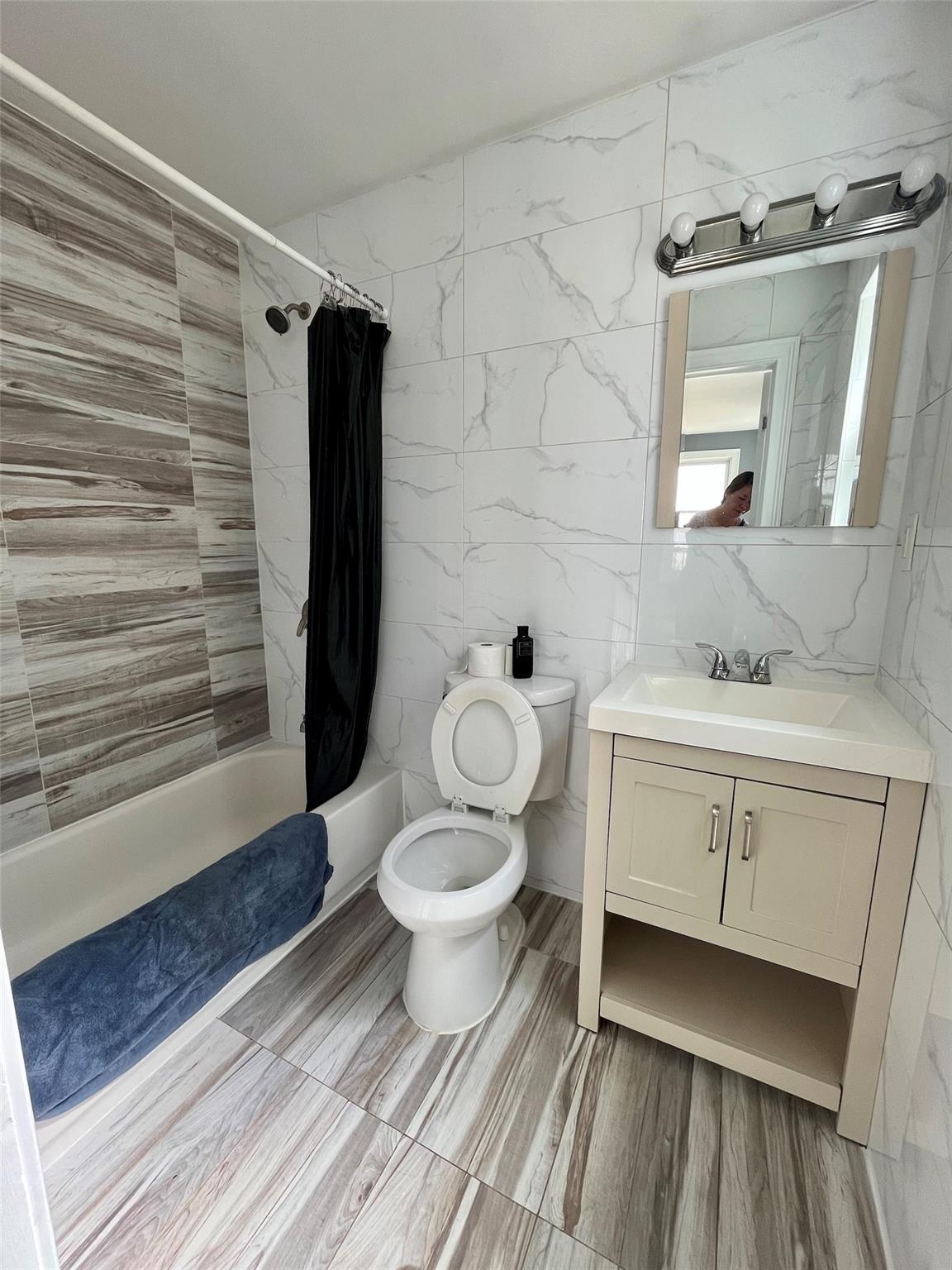 819 Hollywood Avenue, Bronx, NY 10465