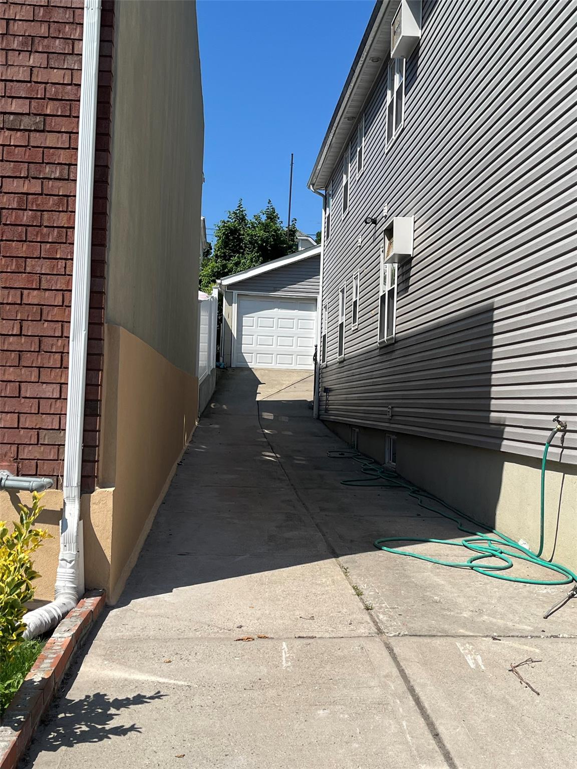 819 Hollywood Avenue, Bronx, NY 10465