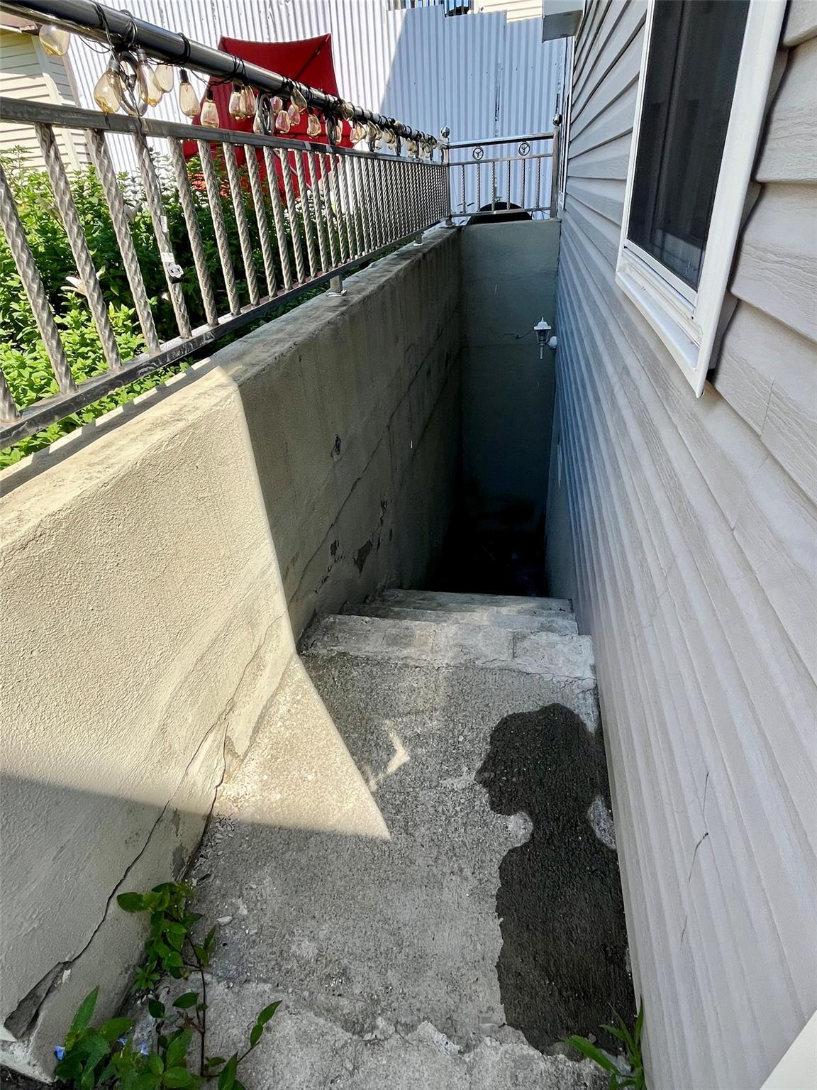 819 Hollywood Avenue, Bronx, NY 10465