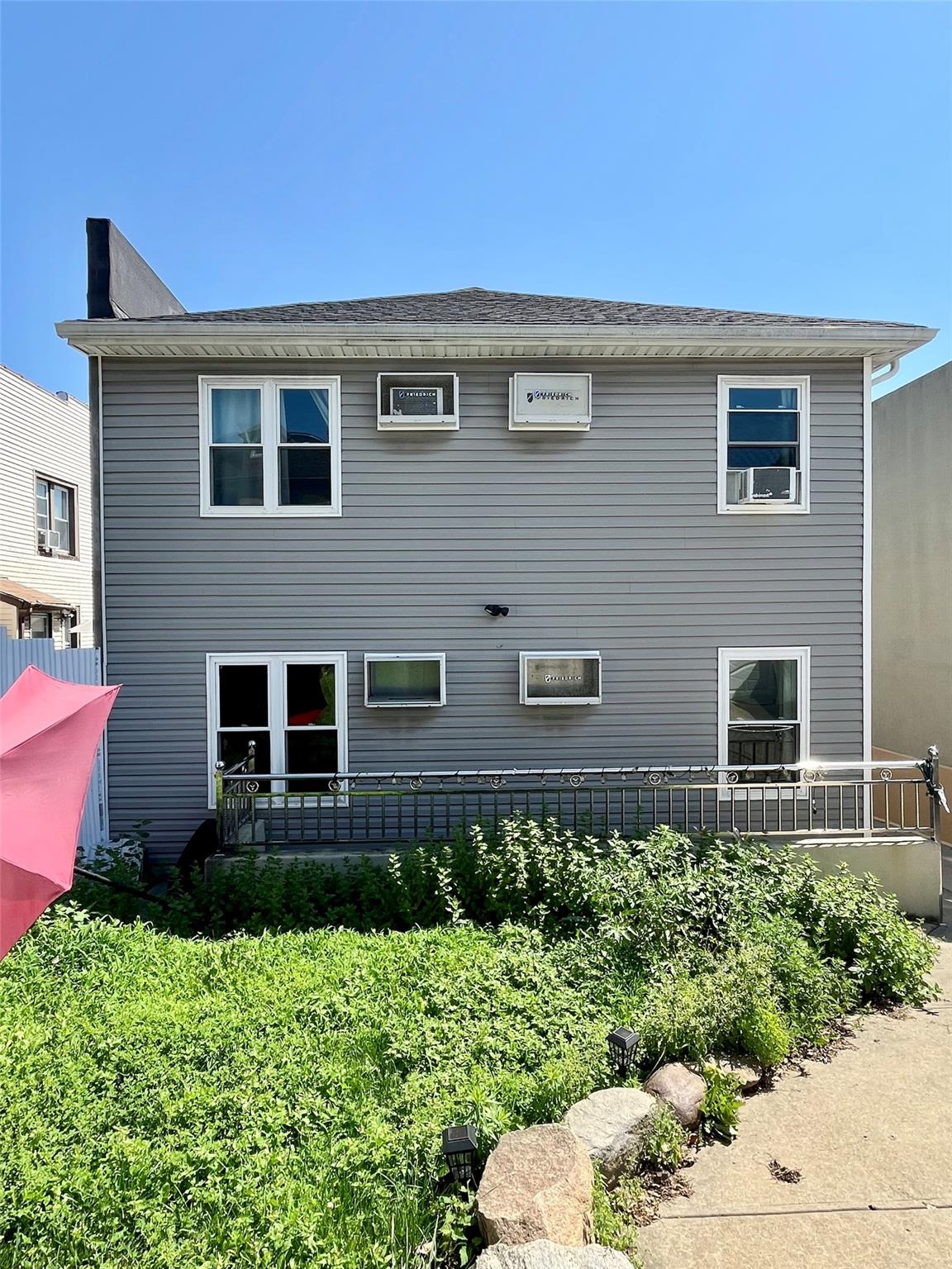 819 Hollywood Avenue, Bronx, NY 10465