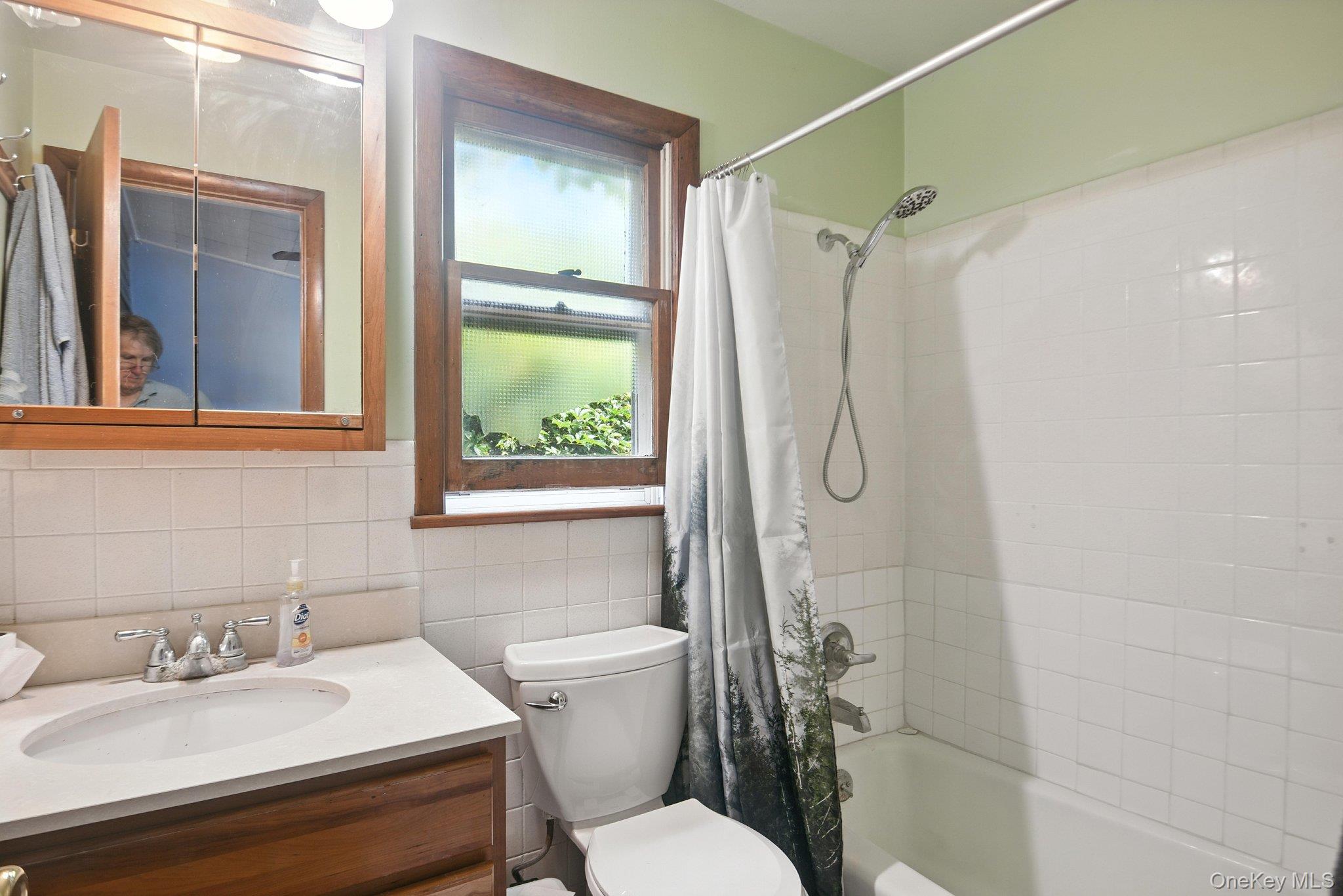 14 Pine Street, Lake Peekskill, NY 10537