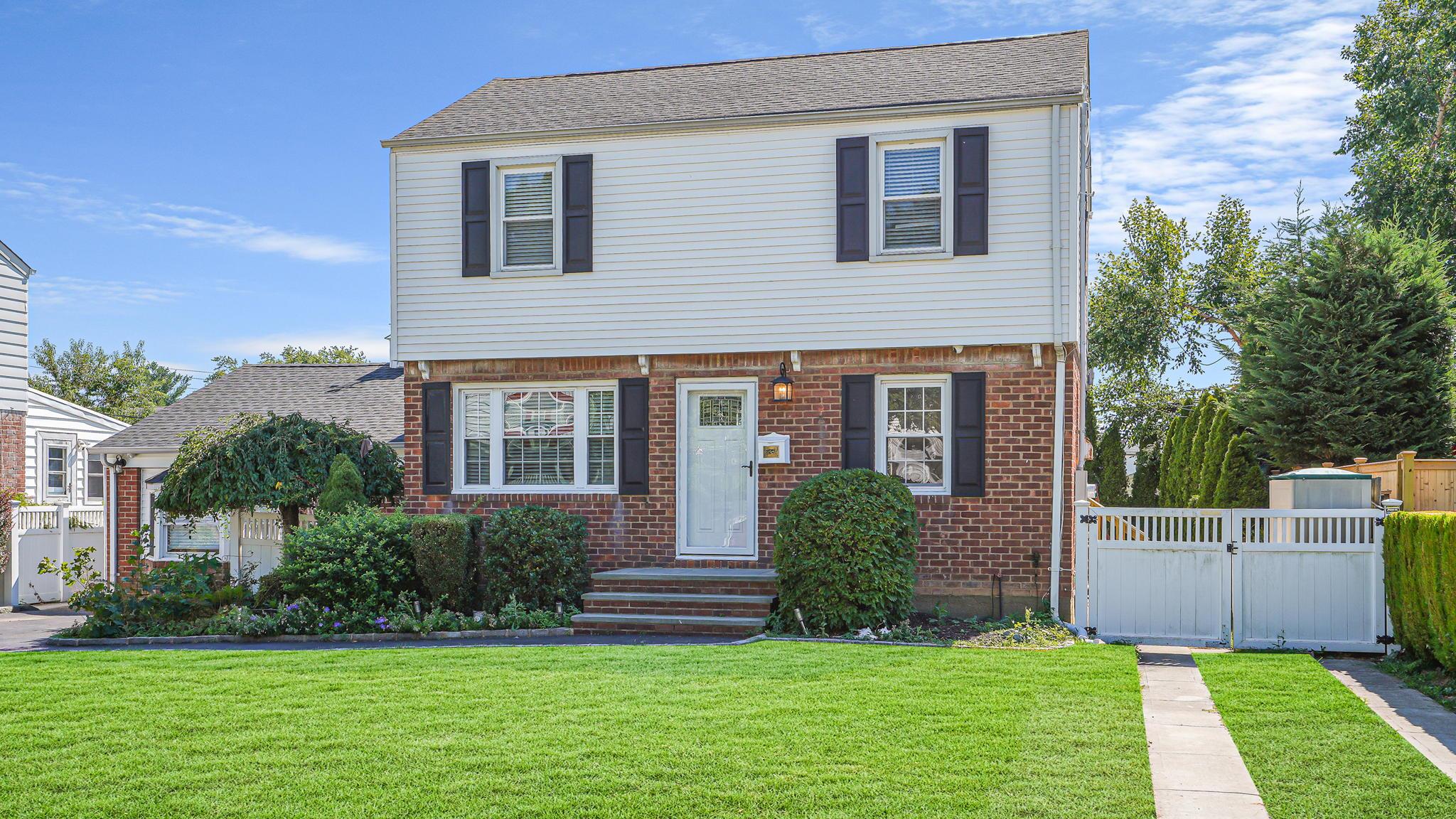 2282 3rd Street, East Meadow, NY 11554