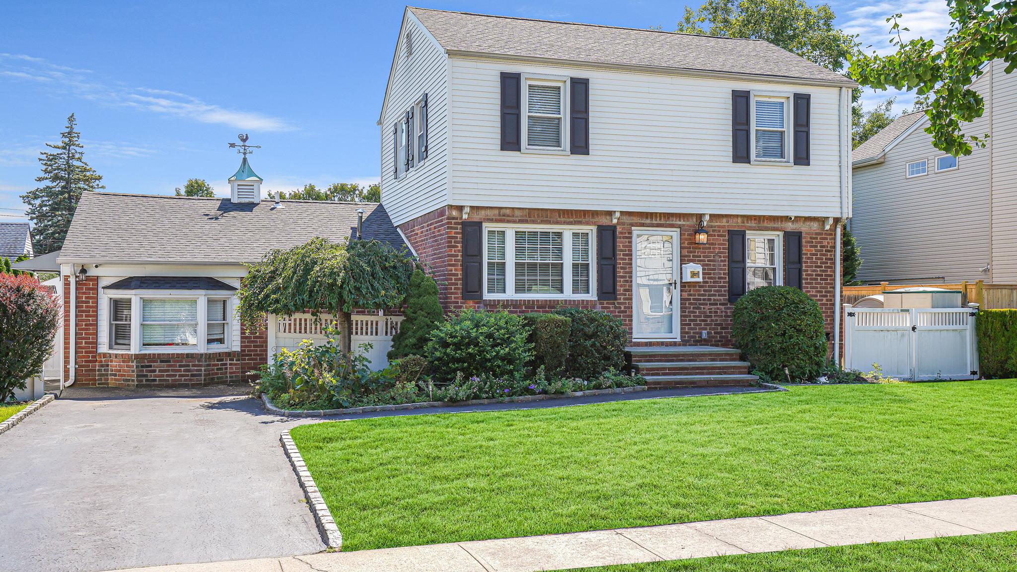 2282 3rd Street, East Meadow, NY 11554