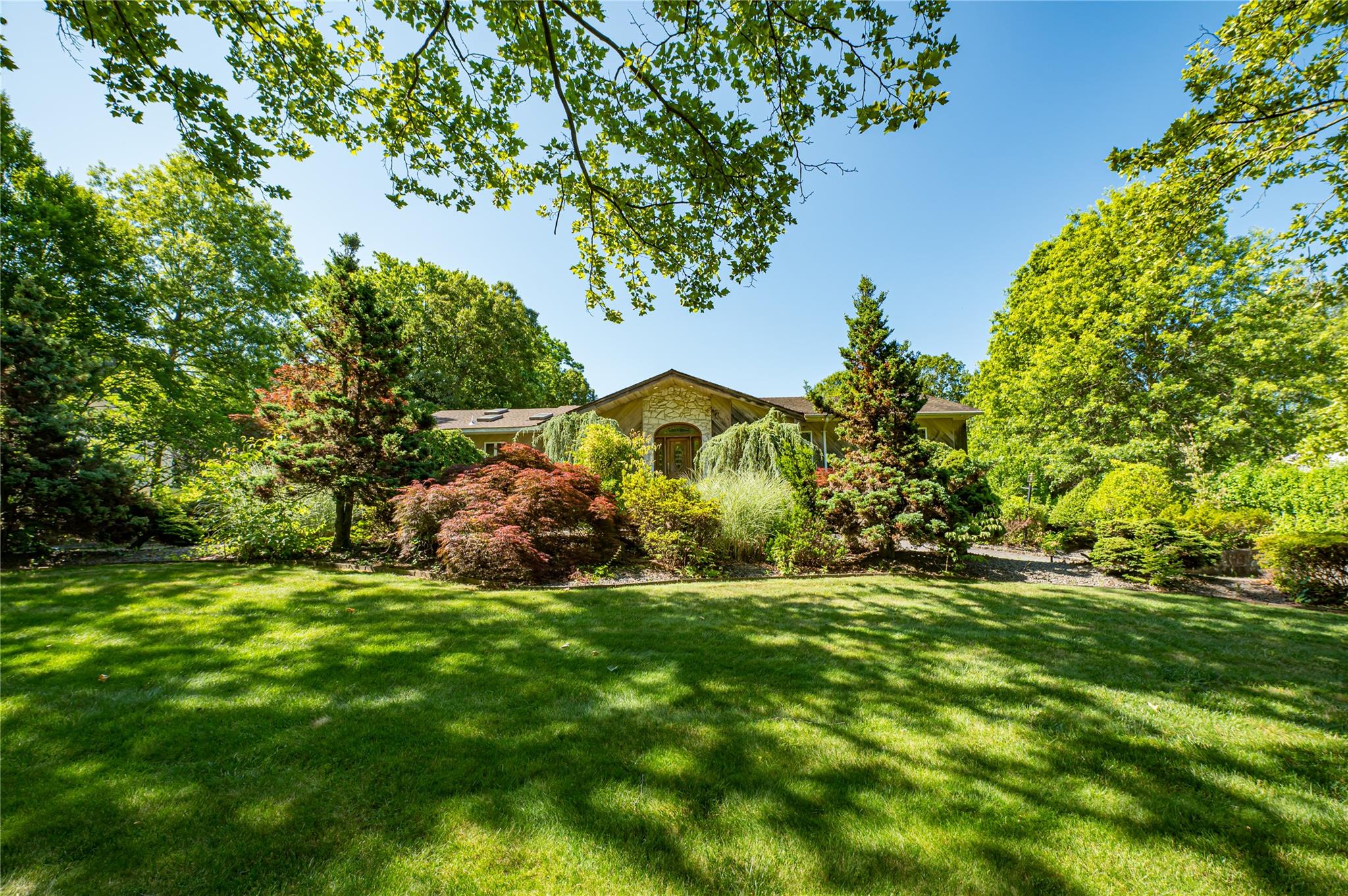 22 Penn Drive, Dix Hills, NY 11746