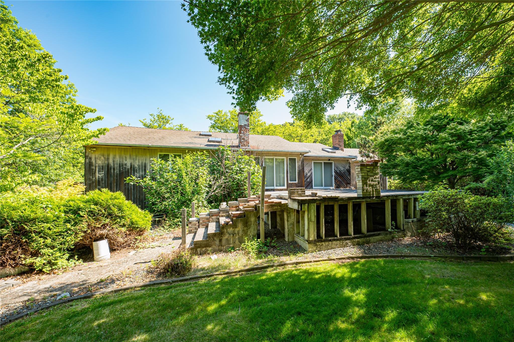 22 Penn Drive, Dix Hills, NY 11746