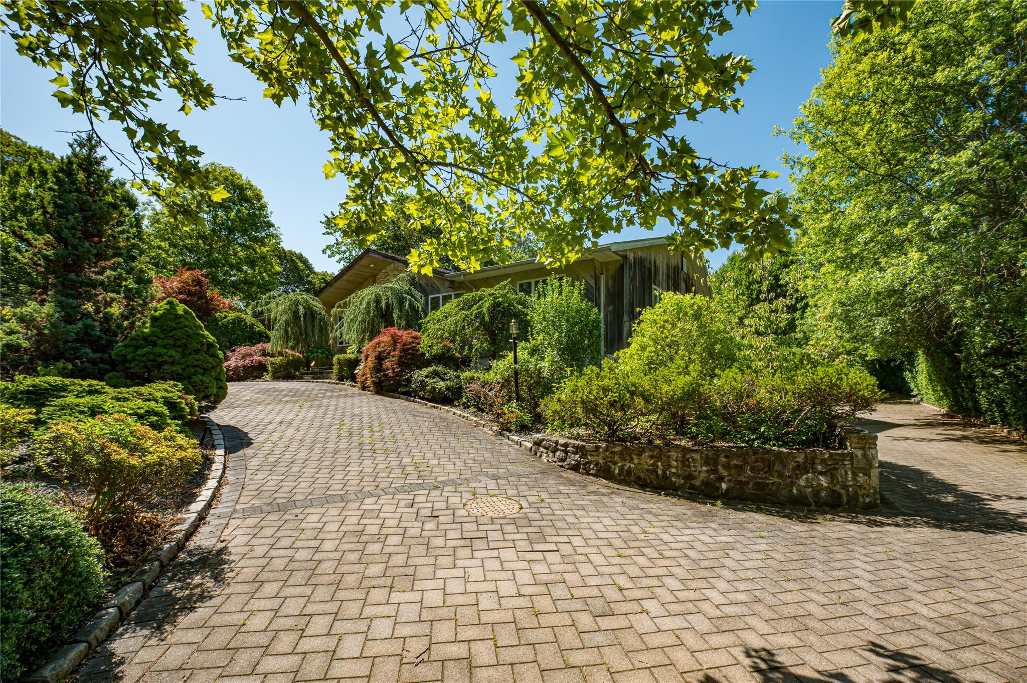 22 Penn Drive, Dix Hills, NY 11746