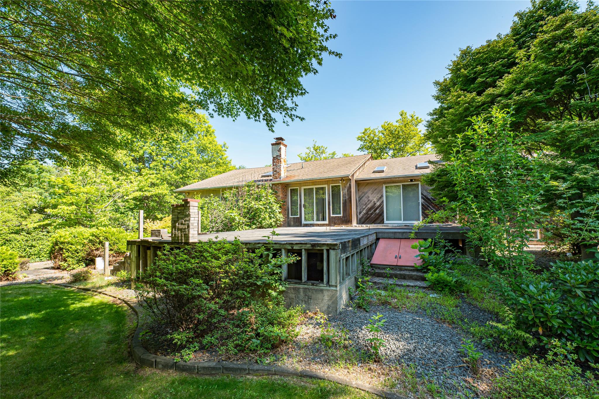 22 Penn Drive, Dix Hills, NY 11746