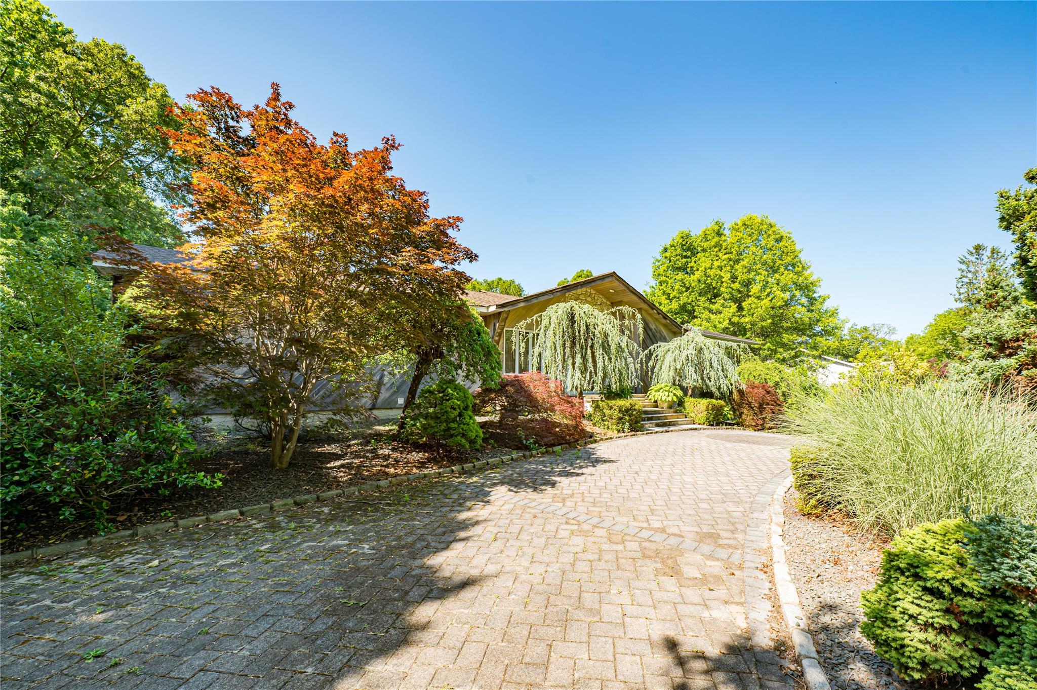 22 Penn Drive, Dix Hills, NY 11746