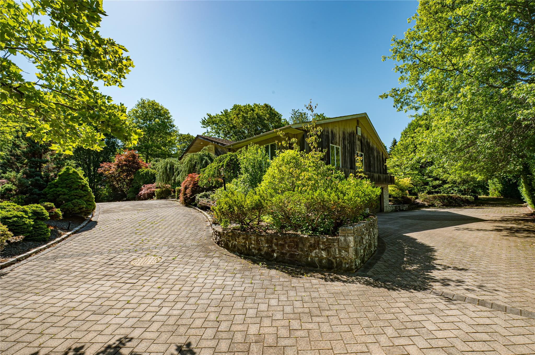 22 Penn Drive, Dix Hills, NY 11746