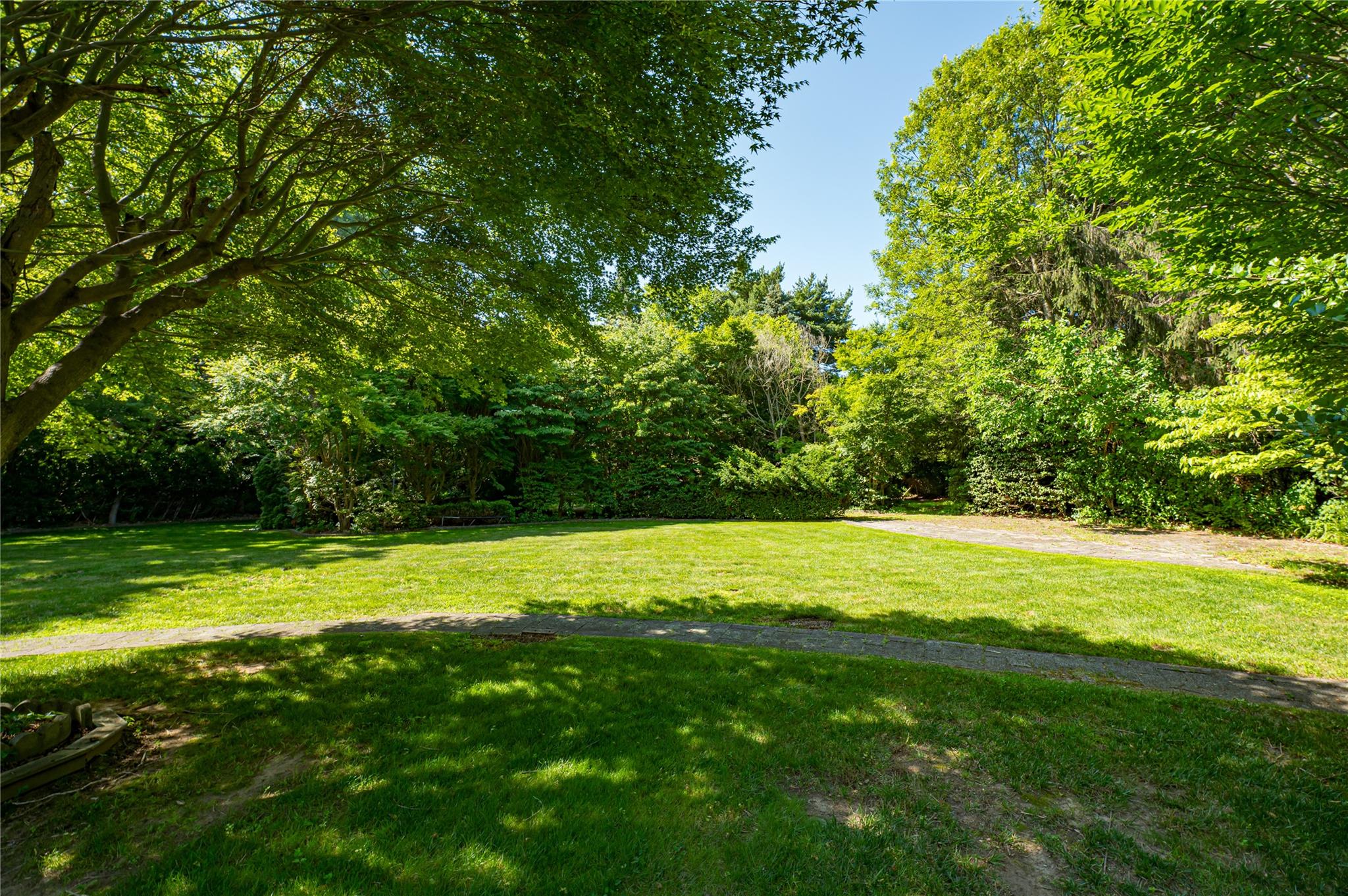 22 Penn Drive, Dix Hills, NY 11746