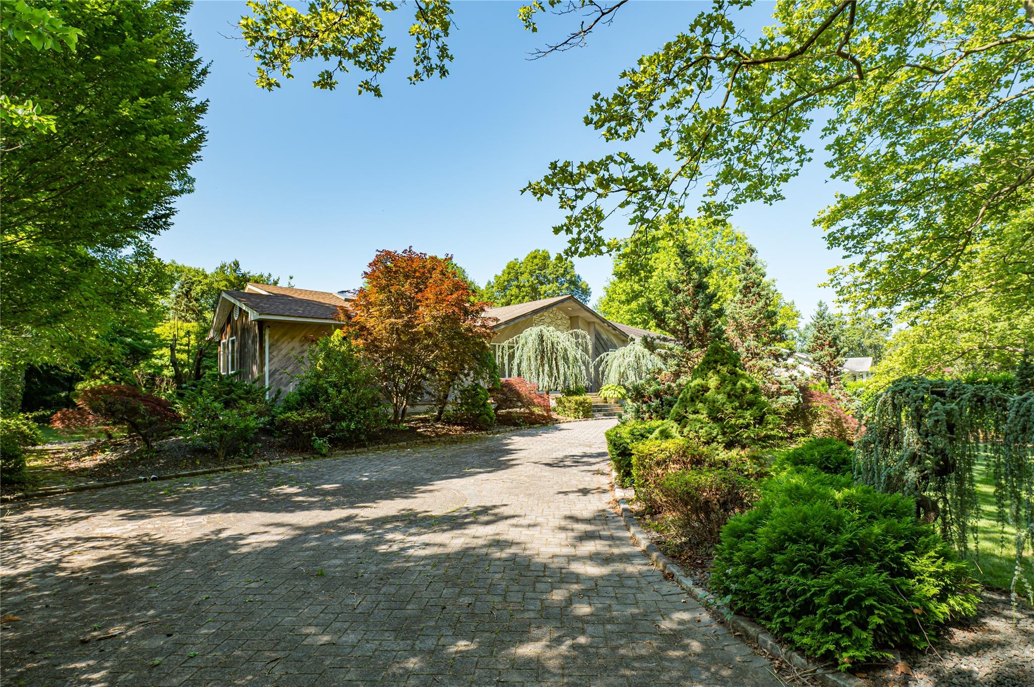 22 Penn Drive, Dix Hills, NY 11746