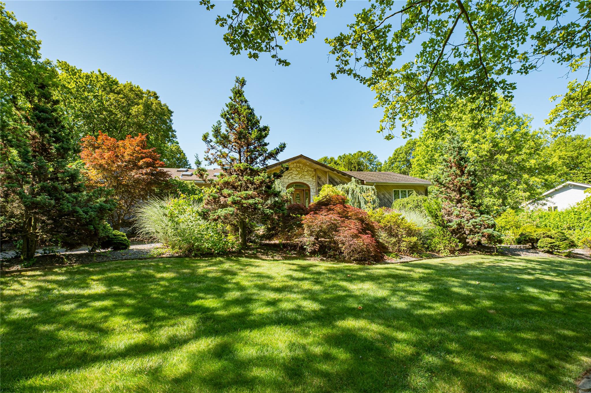 22 Penn Drive, Dix Hills, NY 11746