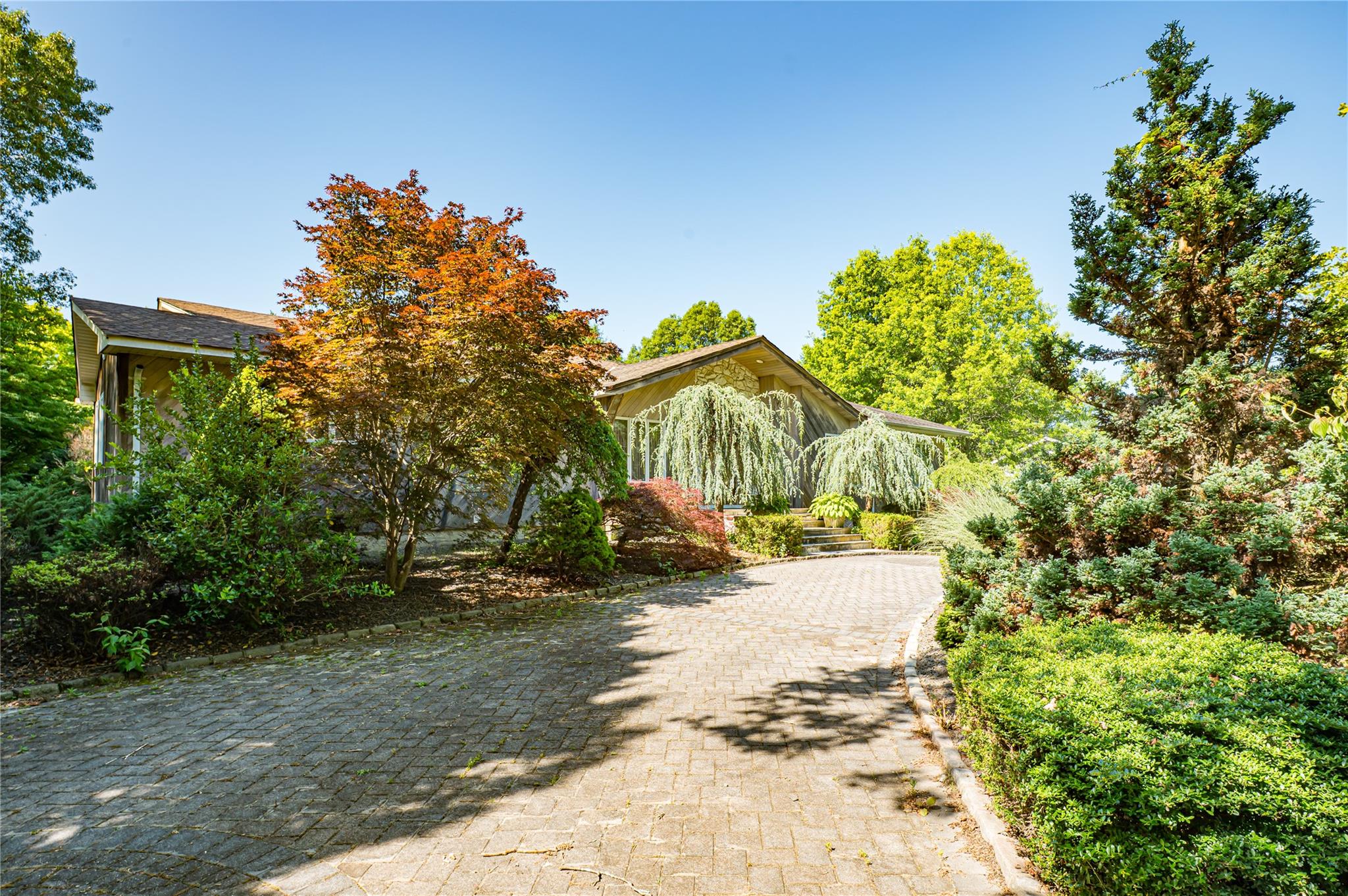 22 Penn Drive, Dix Hills, NY 11746