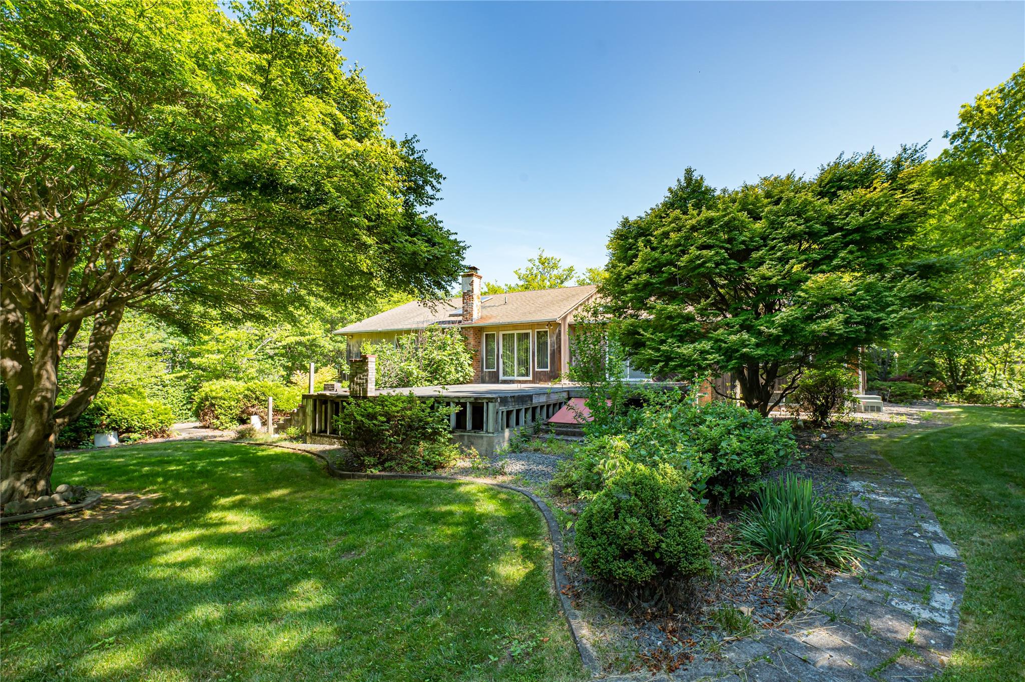 22 Penn Drive, Dix Hills, NY 11746