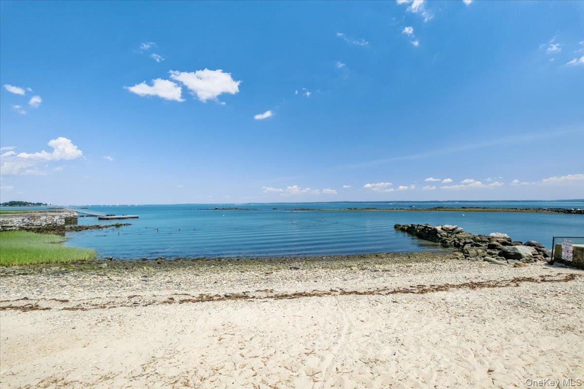 1040 Nautilus Lane, Mamaroneck, NY 10543