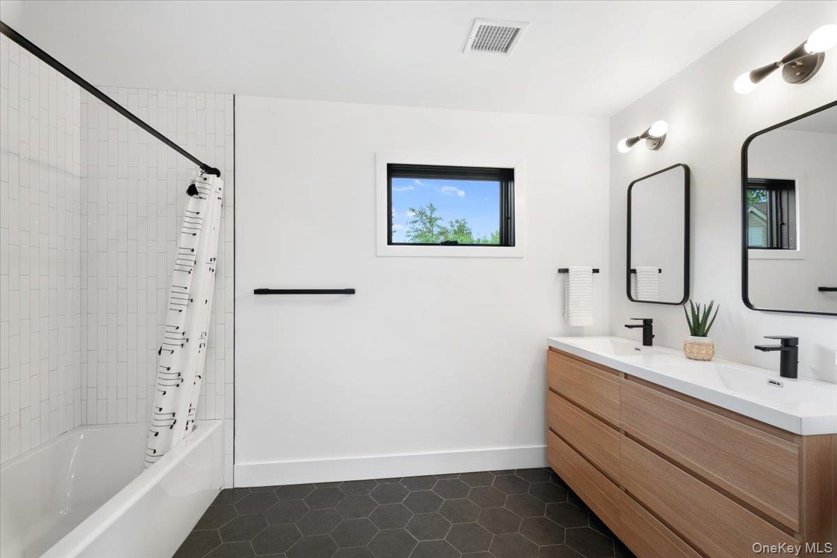 1040 Nautilus Lane, Mamaroneck, NY 10543