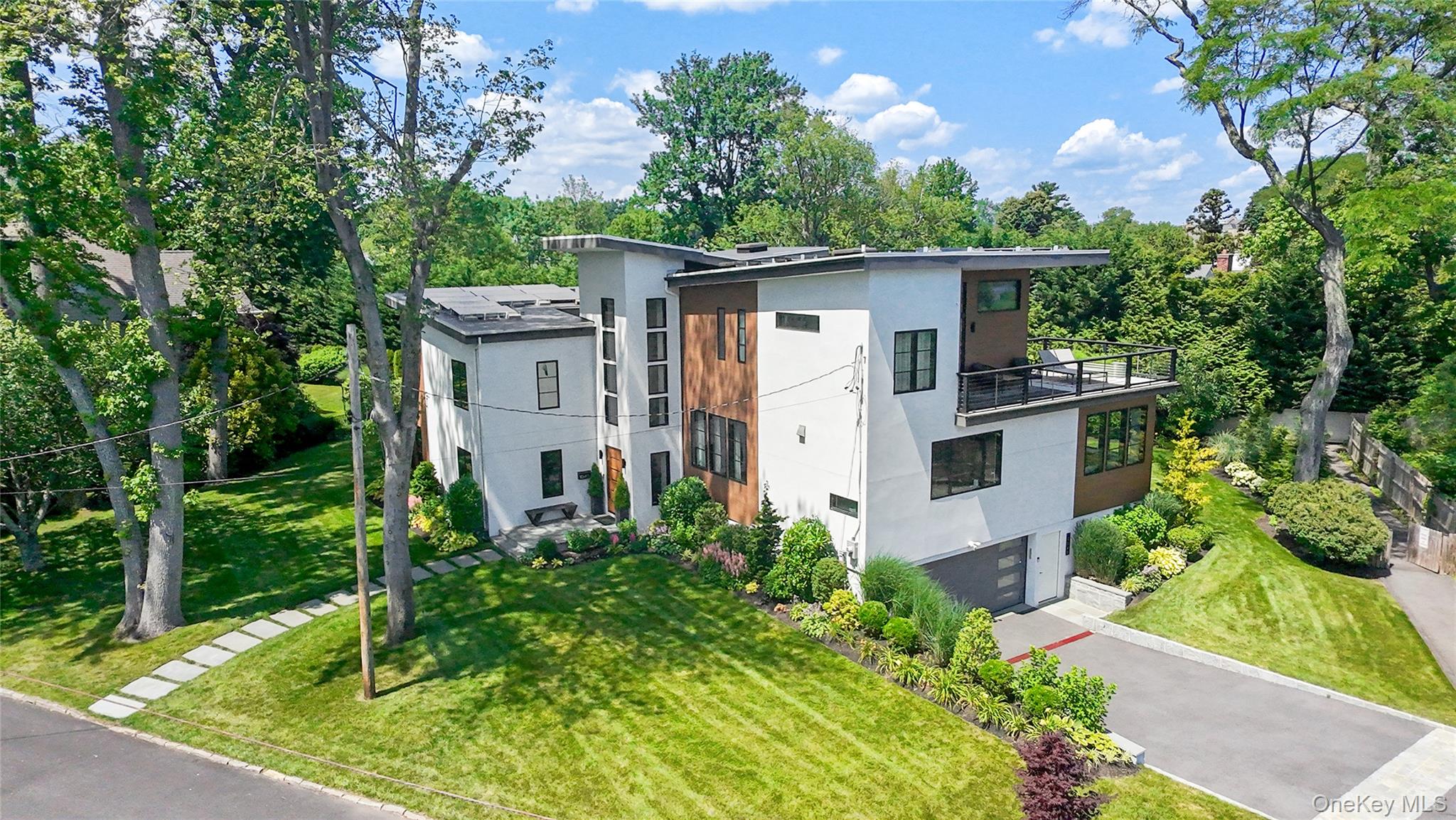1040 Nautilus Lane, Mamaroneck, NY 10543