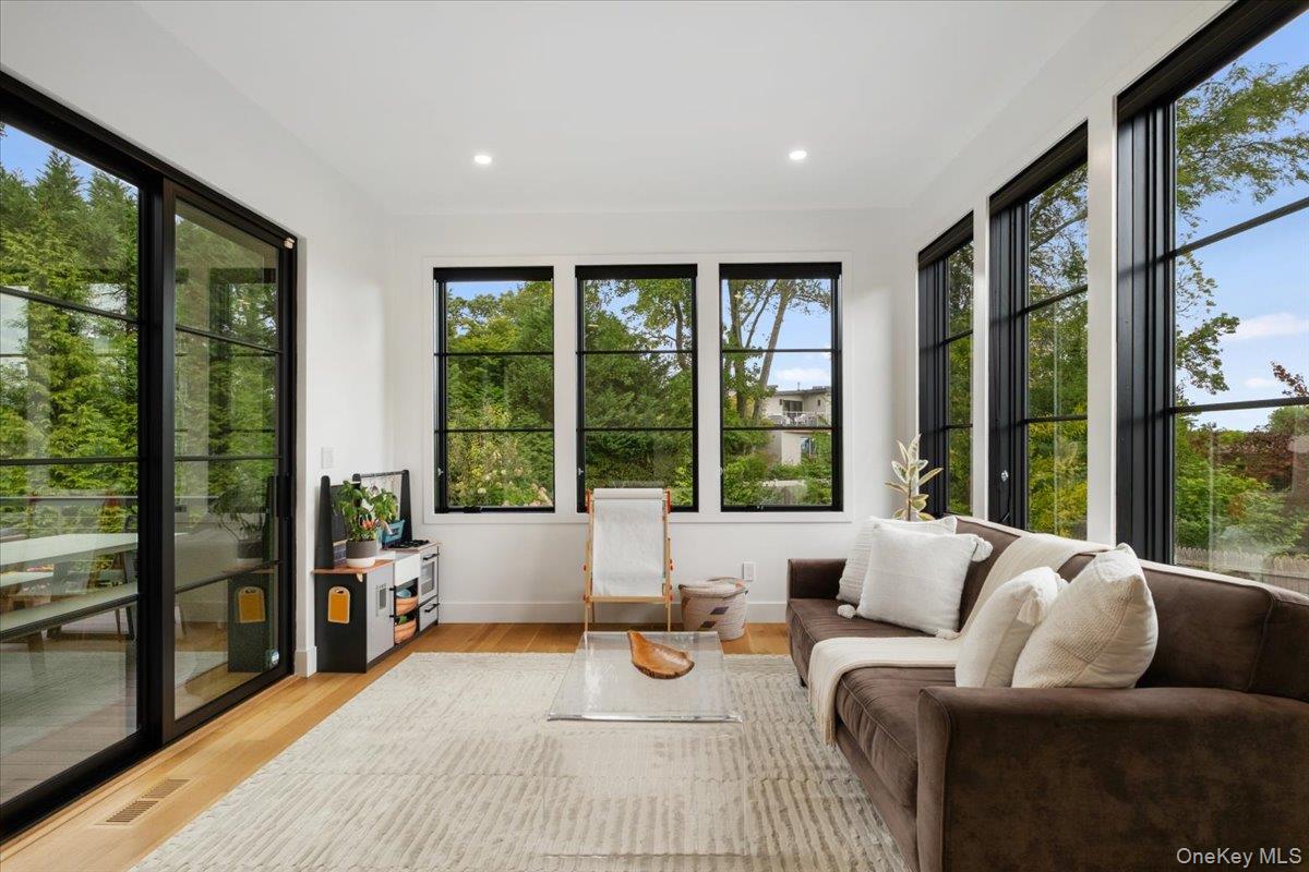 1040 Nautilus Lane, Mamaroneck, NY 10543