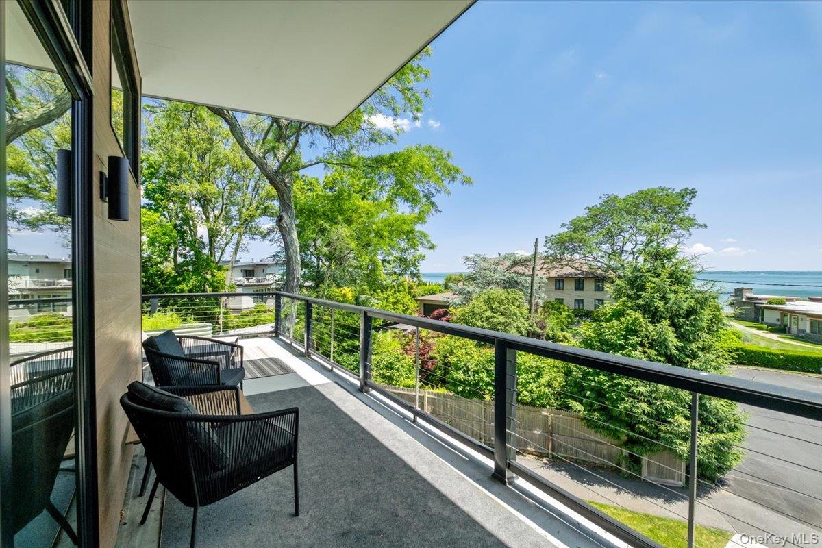 1040 Nautilus Lane, Mamaroneck, NY 10543