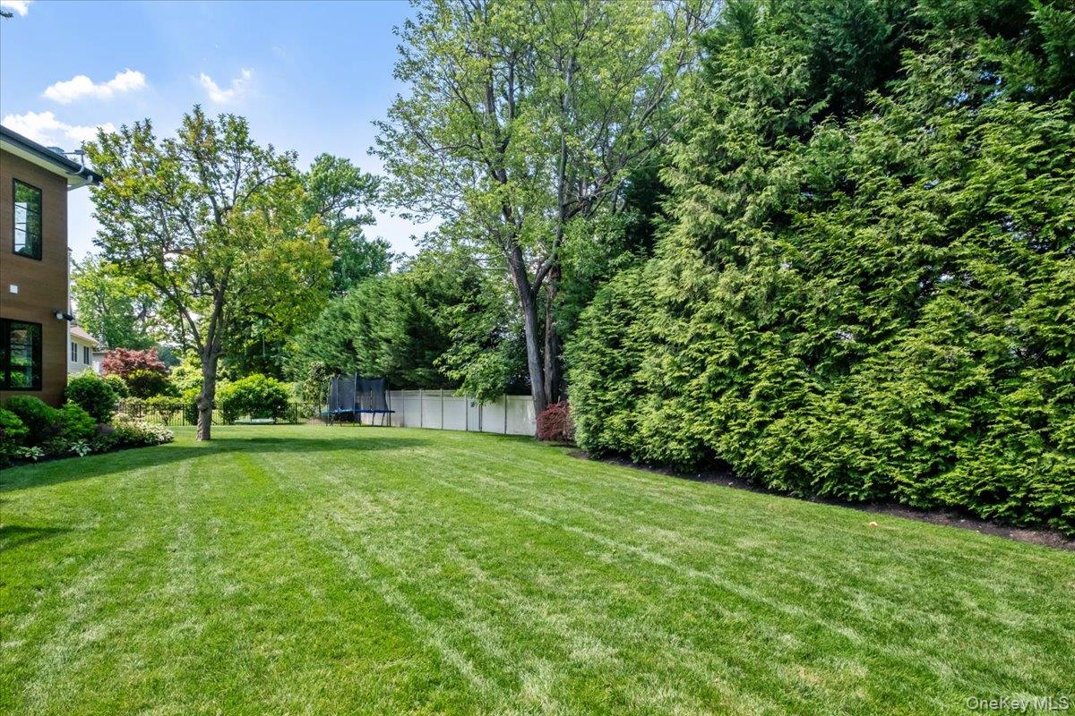 1040 Nautilus Lane, Mamaroneck, NY 10543