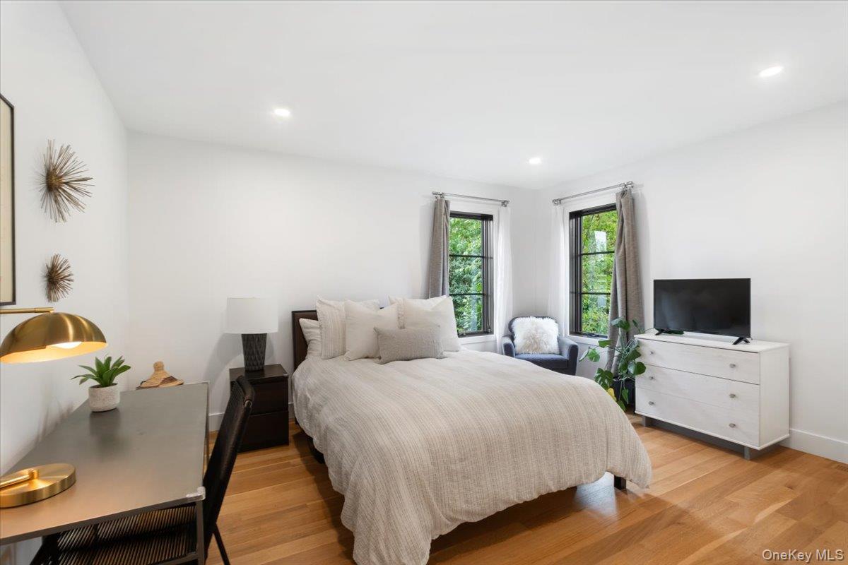 1040 Nautilus Lane, Mamaroneck, NY 10543