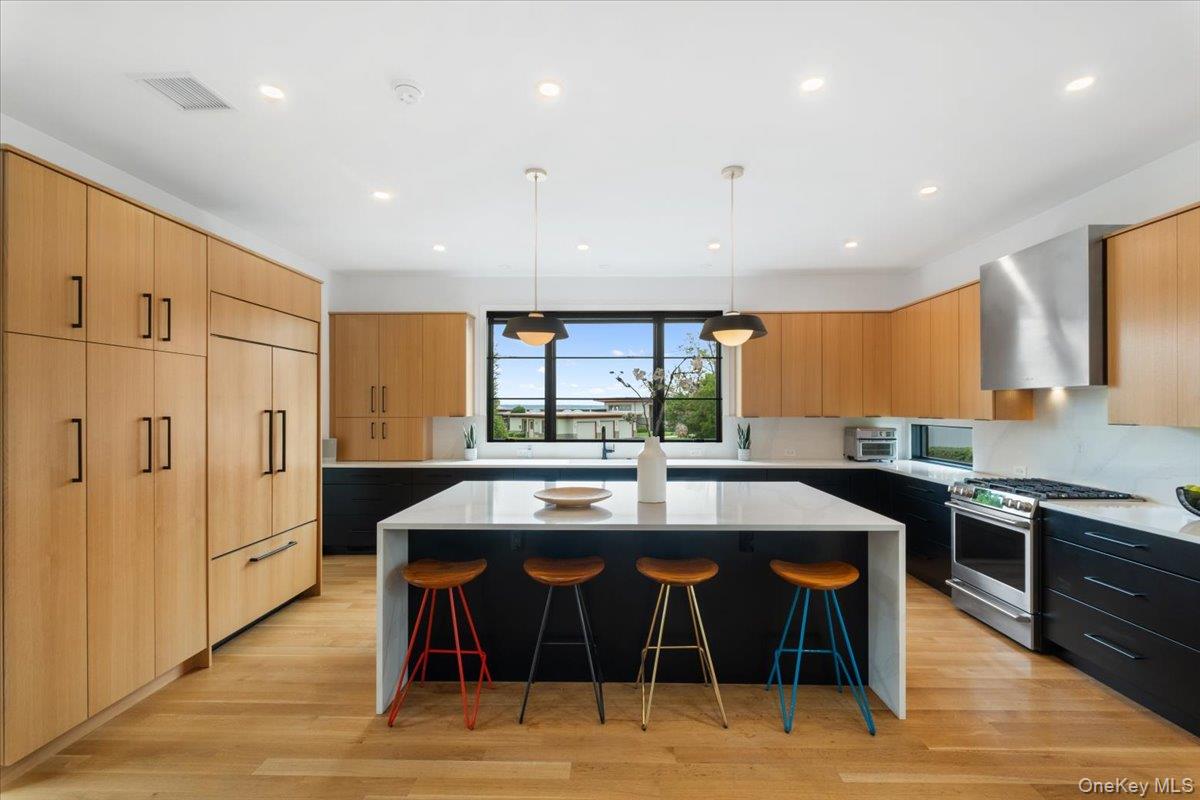 1040 Nautilus Lane, Mamaroneck, NY 10543